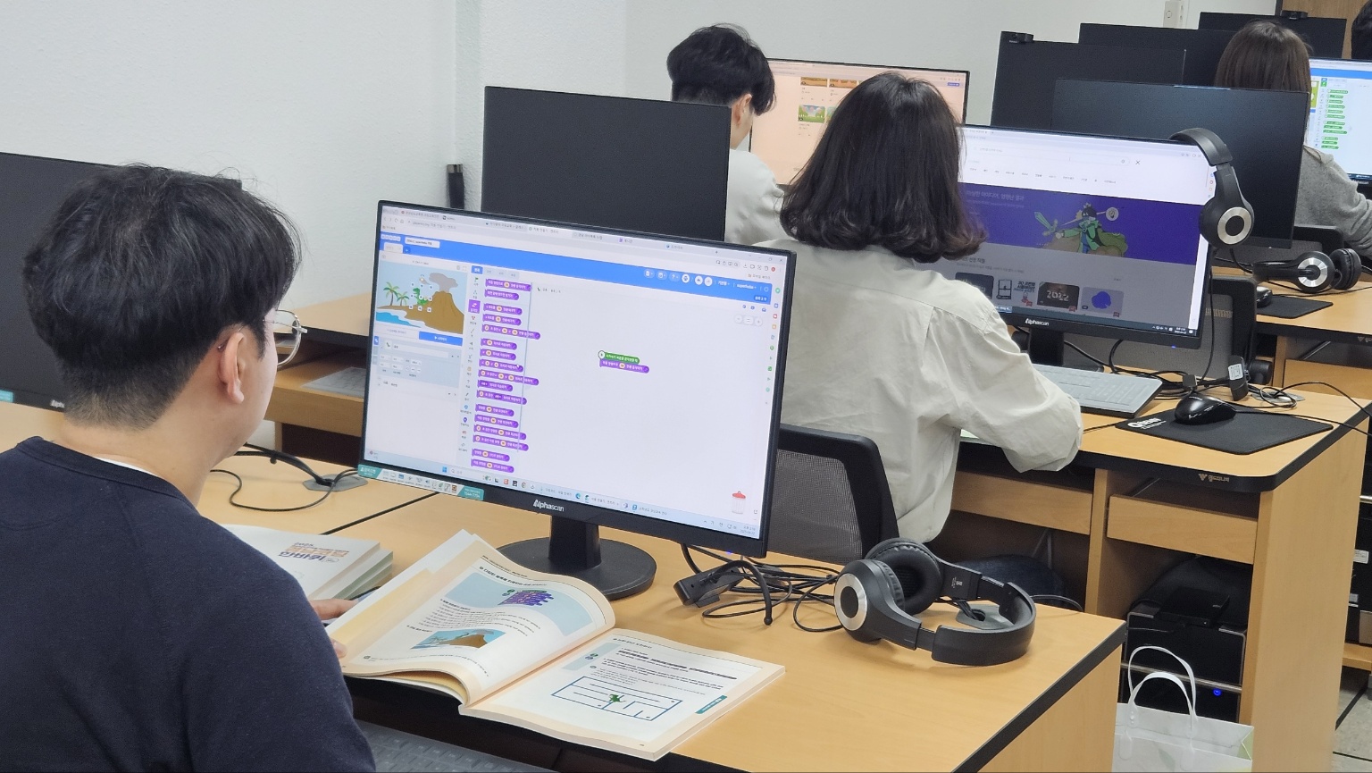 창원교육지원청, 초등교사 코딩교육 역량강화 연수 실시  - 디지털 대전환 시대! 디지털 교육 혁신을 위한 정보(AI·SW)교육 강화!! - 관련이미지2