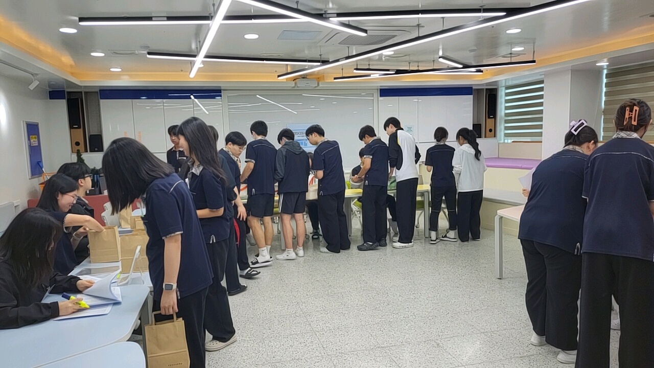  2025. 거제상문고등학교 ‘북마트 24’ 행사 개최 - 관련이미지2