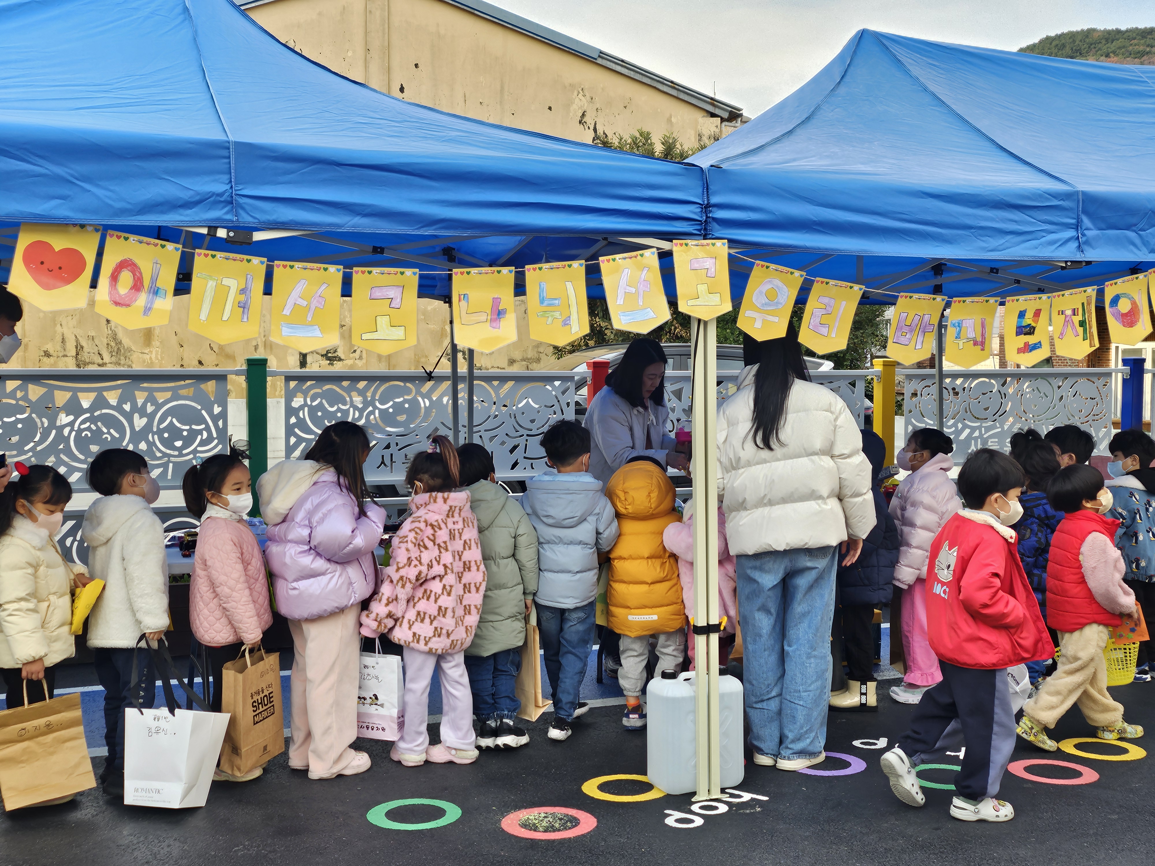 사등유치원 「바꿔보제이」 장터가 열렸어요 - 관련이미지3