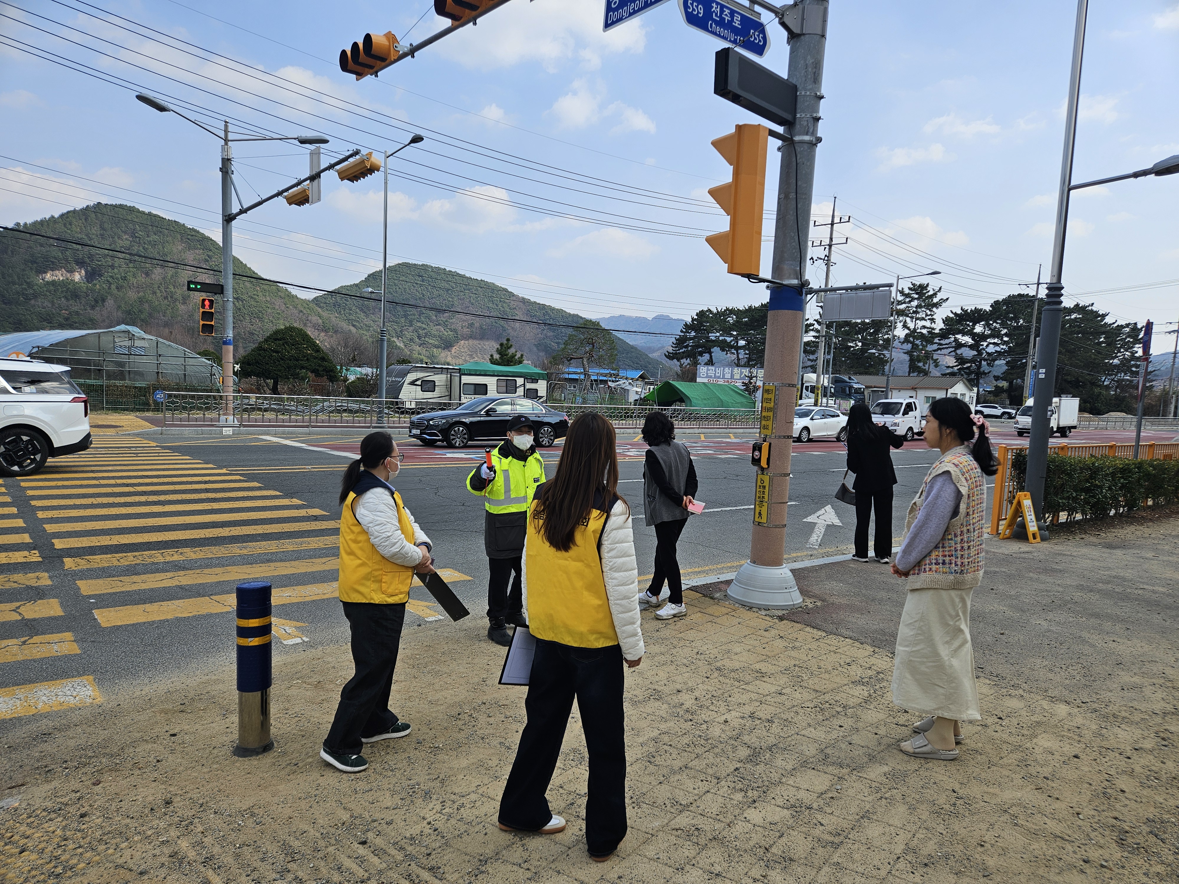 경남교육청, 아이들 눈높이로 통학로 안전 사각지대 살핀다 - 관련이미지1
