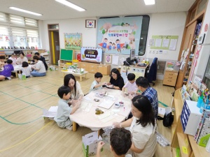 감계초병설유치원 학부모참여수업과 이음교육 보호자 연수로 교육공동체가 유아놀이중심 교육을 실현하다 - 관련이미지3