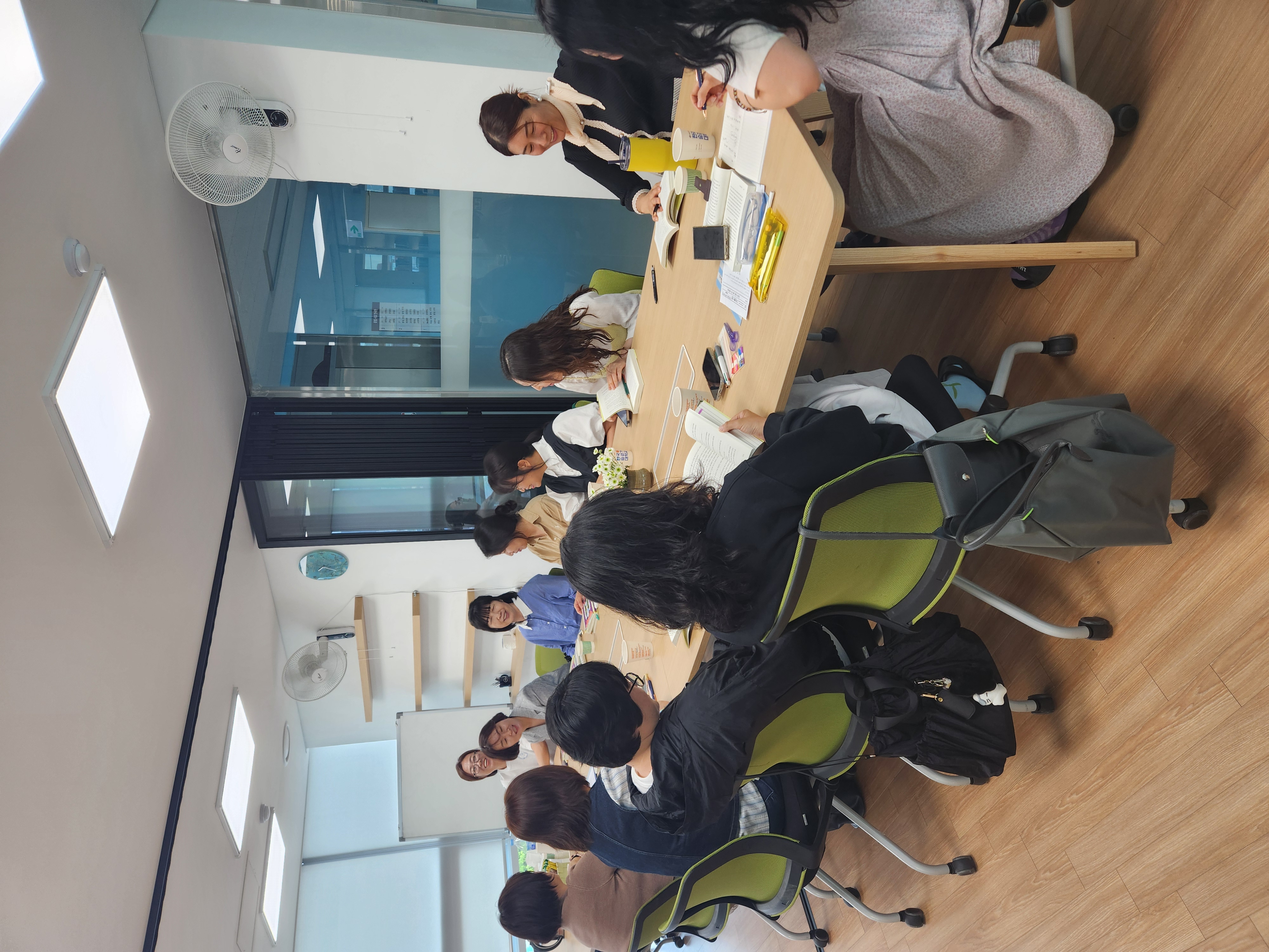거창중, 행복학교 학부모 독서동아리 모임 시작 - 관련이미지2