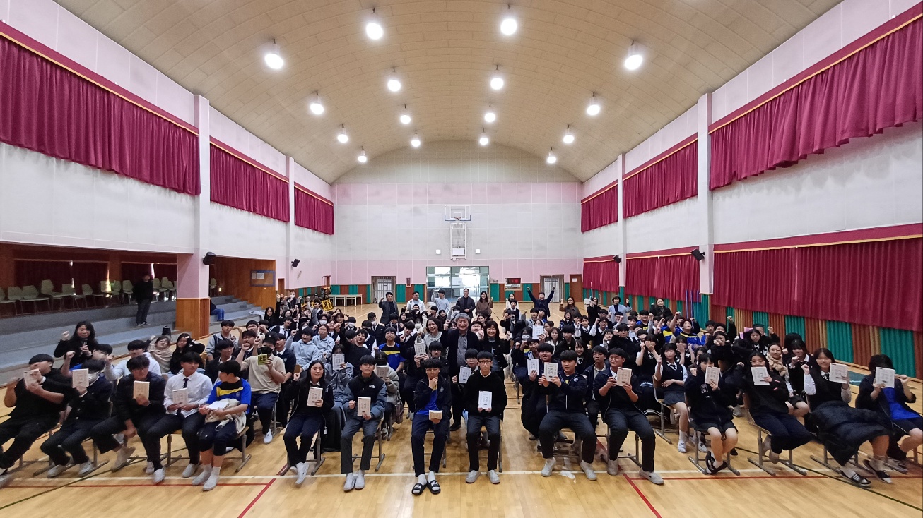 영산중, 강원국 작가초청강연회 개최 - 관련이미지2