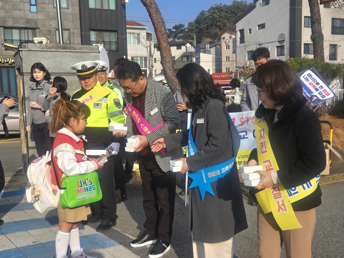 2025. 김해교육지원청, 안전한 학교만들기 기관 합동 캠페인 실시 - 관련이미지1