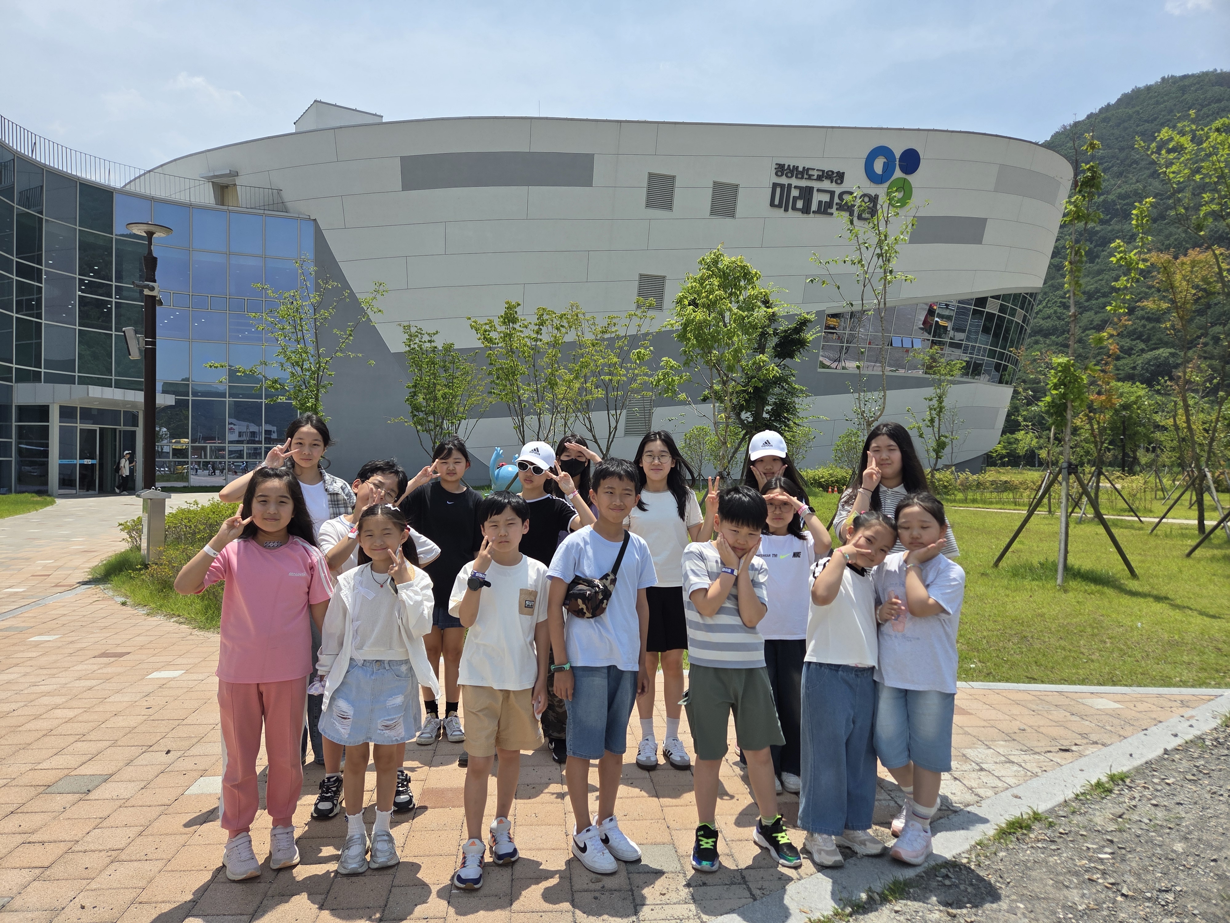 묘산초, 미래사회를 미리 경험해요 - 관련이미지1