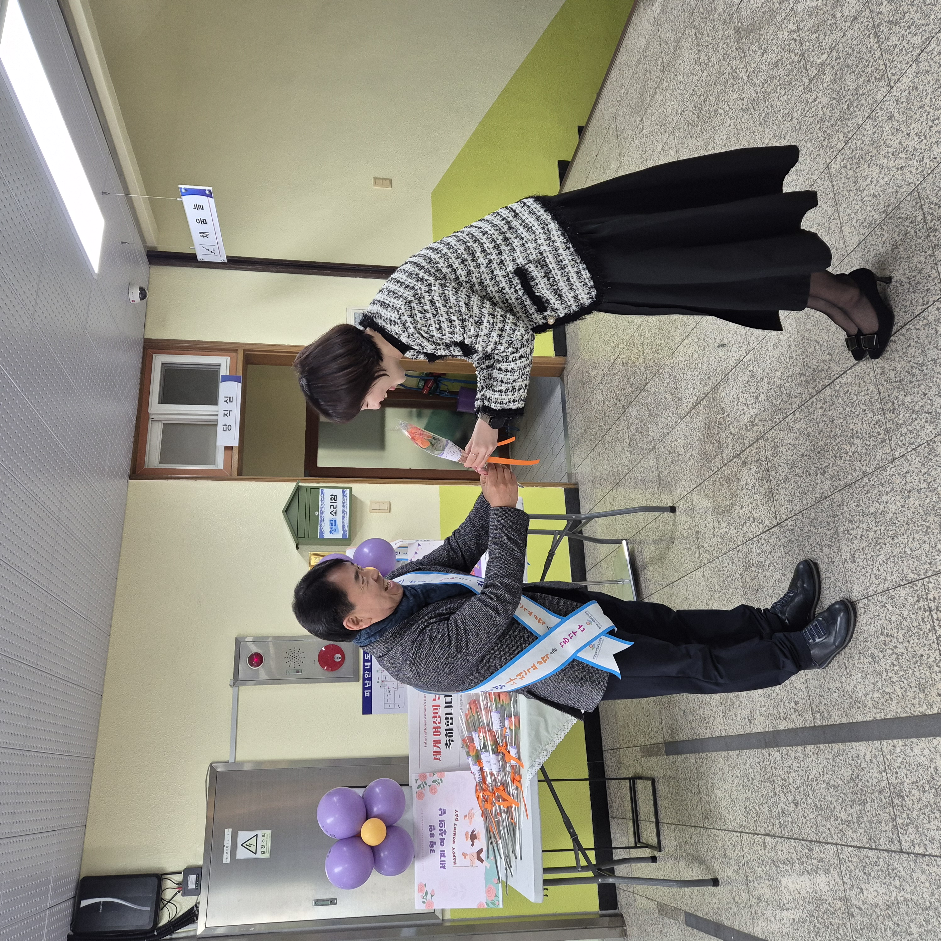 사천교육지원청, 출근길에 전하는 청렴 한 송이 - 관련이미지1