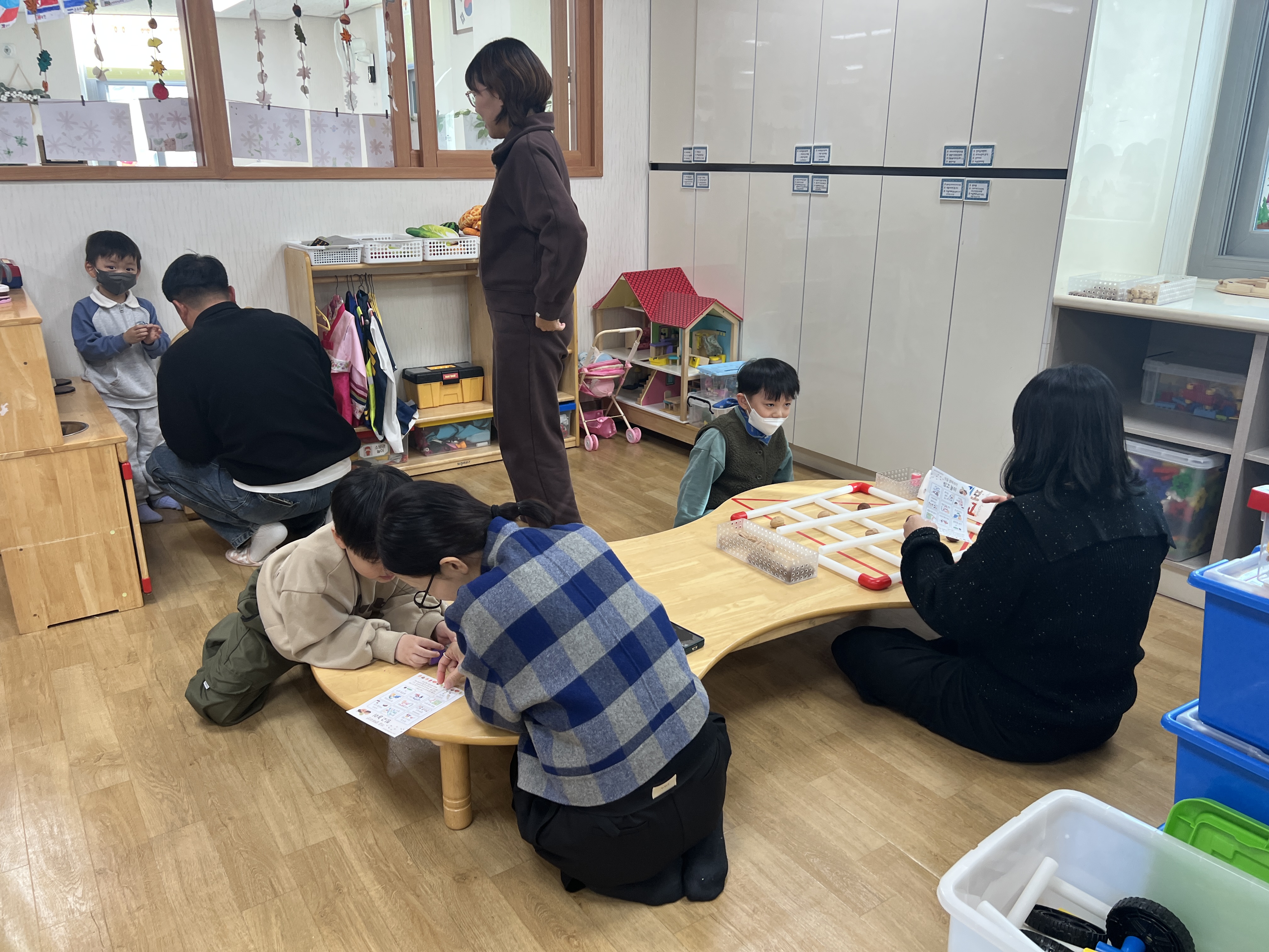 진해냉천초등학교병설유치원, 2학기 학부모 공개수업 ‘가을 열매 빙고 놀이’ 실시 - 관련이미지4