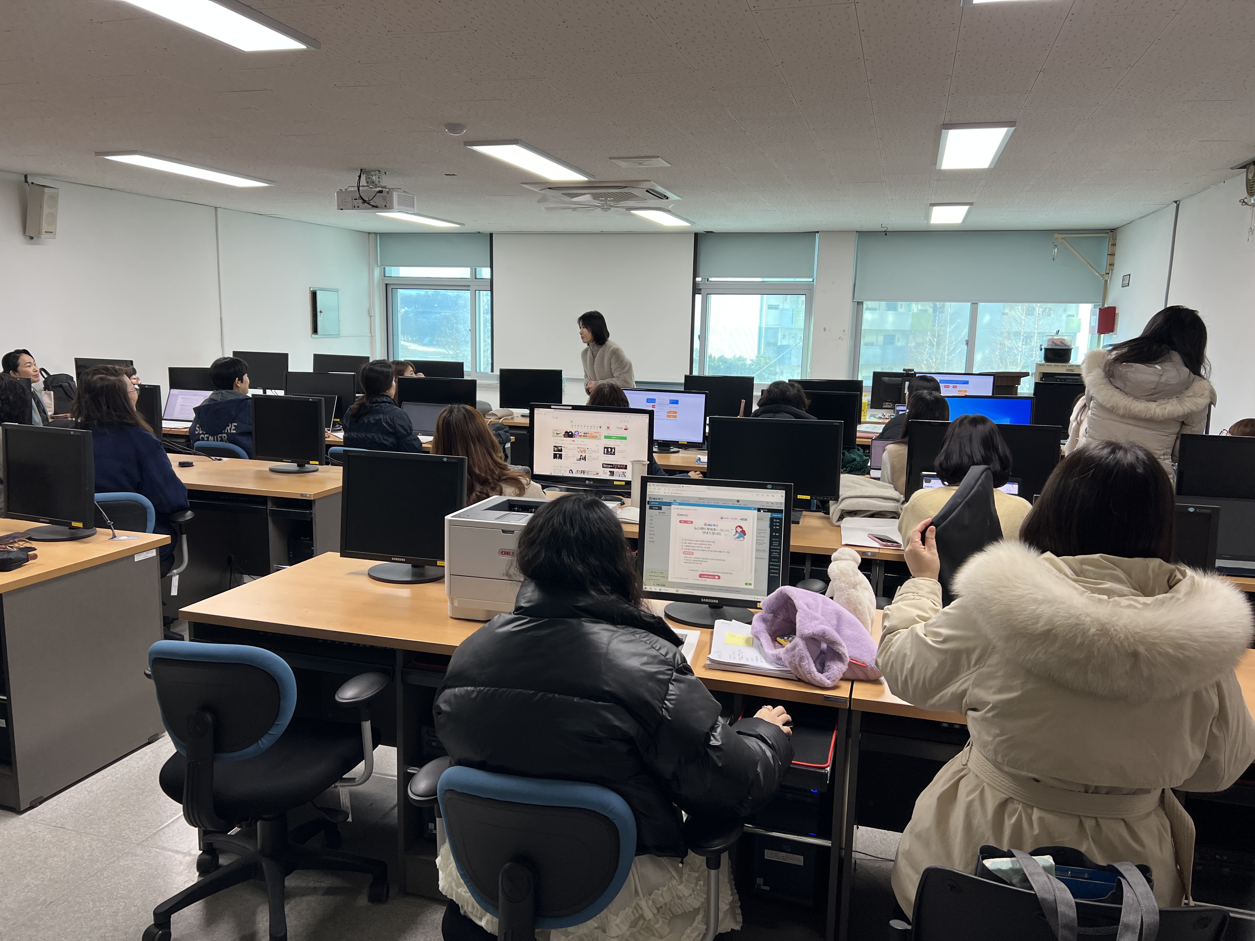 거창교육지원청, ’25학년도 학교급식 운영계획 수립 협의회 실시 - 학교급식 전문가 32명이 합심하여‘2025학년도 급식 운영 알차게 준비’ - 관련이미지2