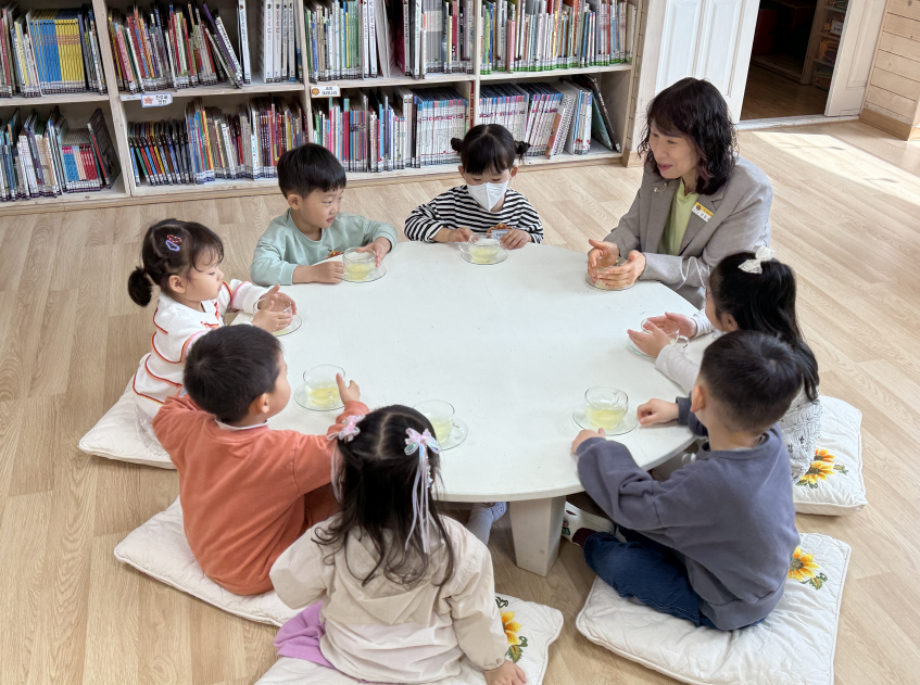 김해유치원, 인성의 날 운영 사진 (2).png