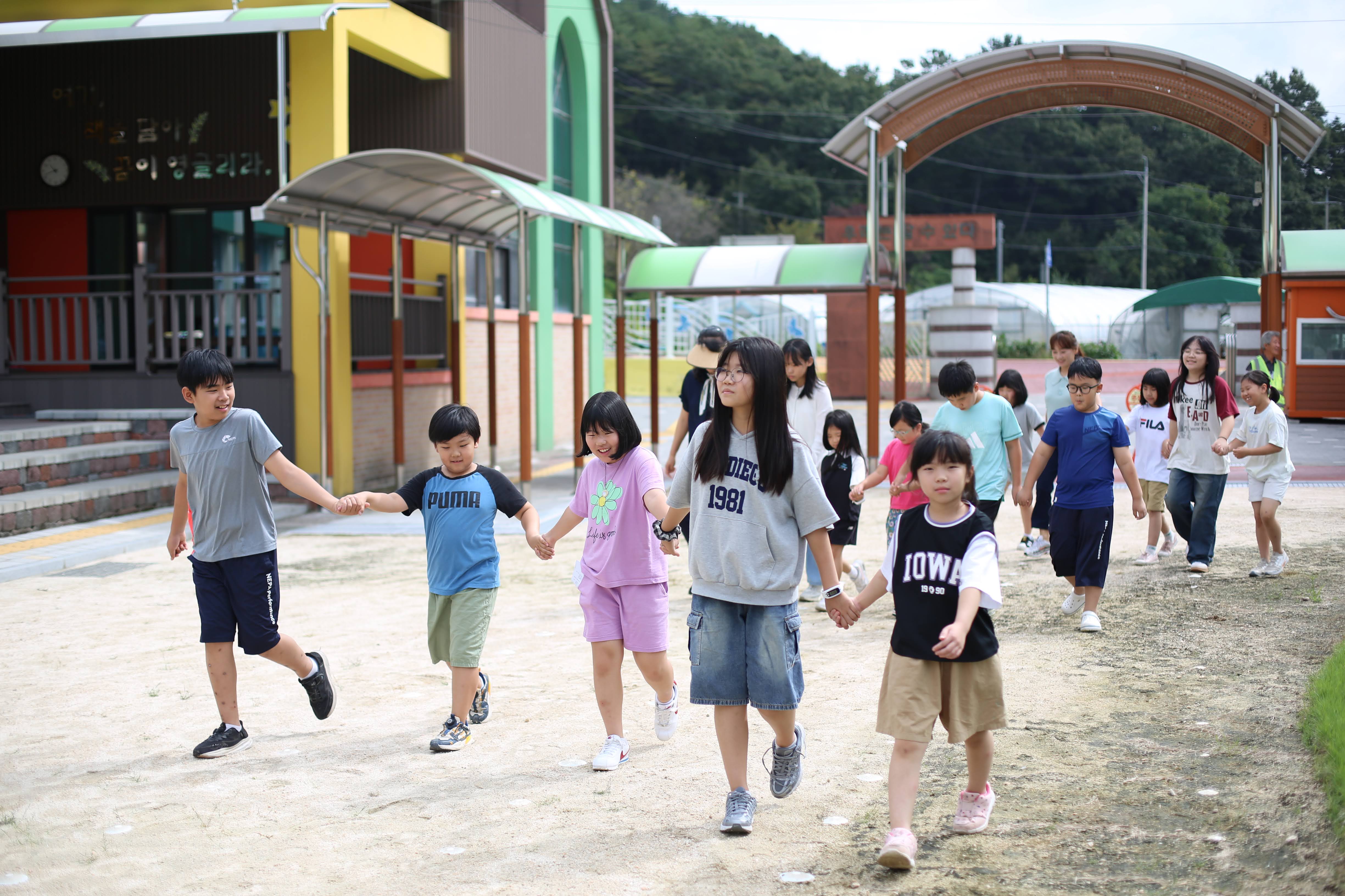 의령 대의초, 교육공동체가 함께하는 학교폭력예방 '같이 가치 걷기 캠페인' - 관련이미지2