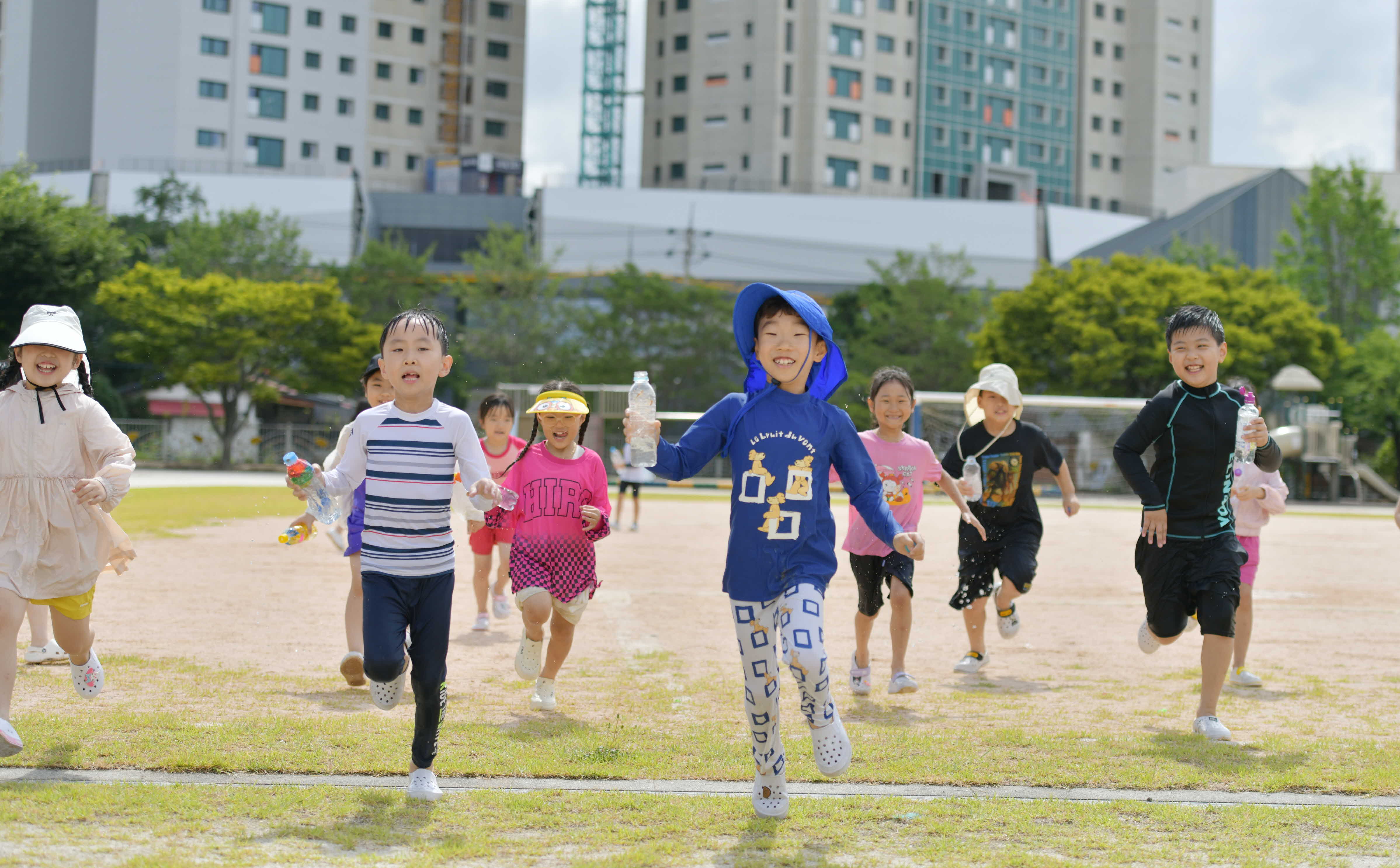 ‘노산초, 학부모회가 쏜다! 오늘은 시원한 물놀이 데이’ - 관련이미지1