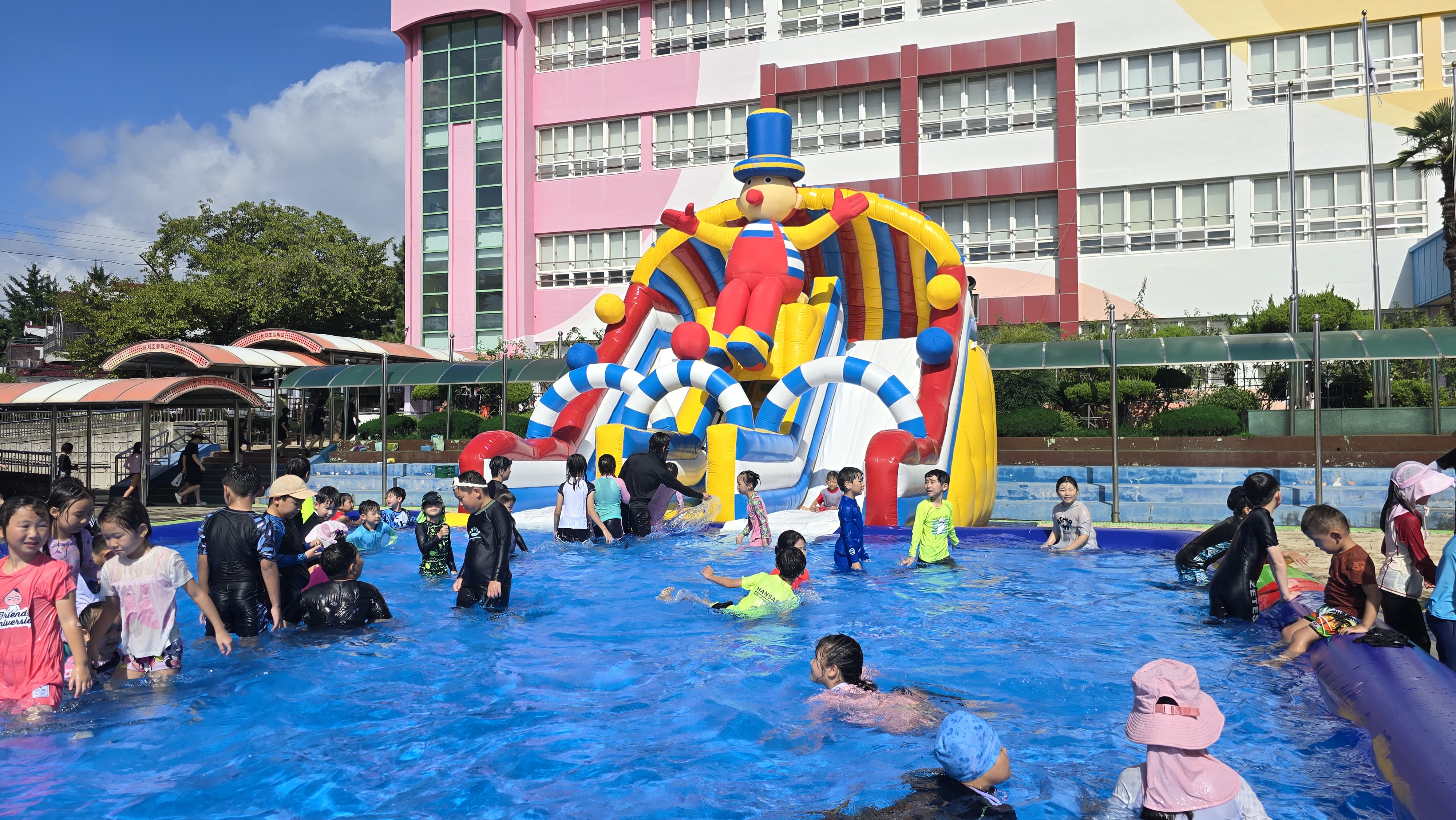 “여름아, 부탁해!” 용지초, 올해도 웃음과 시원함 속으로 풍덩 - 관련이미지1