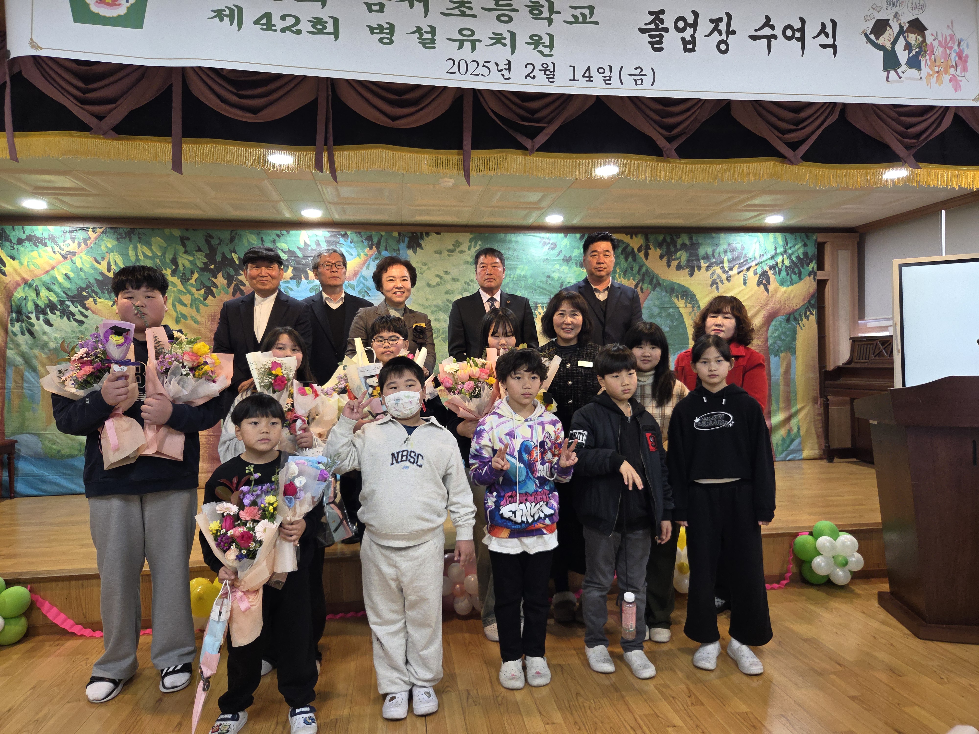 산청 금서초 제100회 졸업식 개최 - 관련이미지1