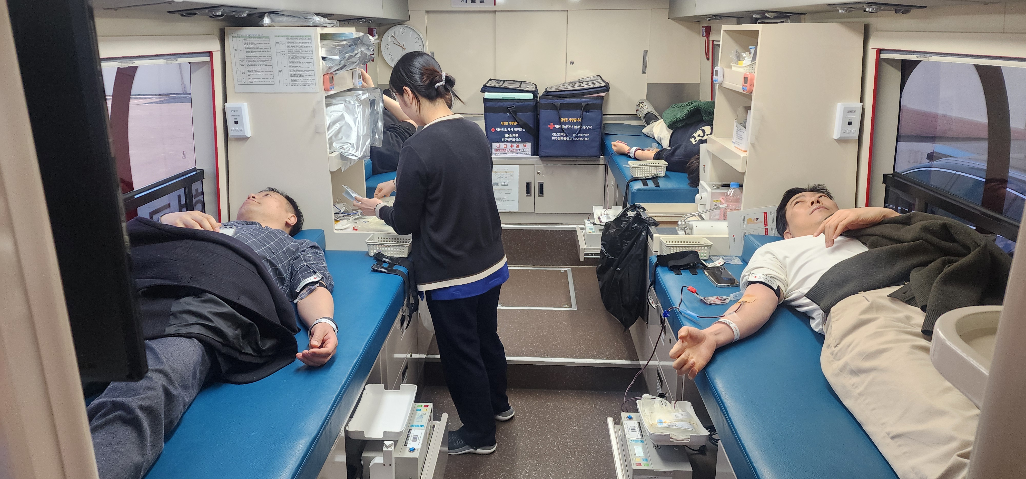 창원교육지원청, “사랑의 헌혈”로 생명나눔 실천 - 관련이미지1