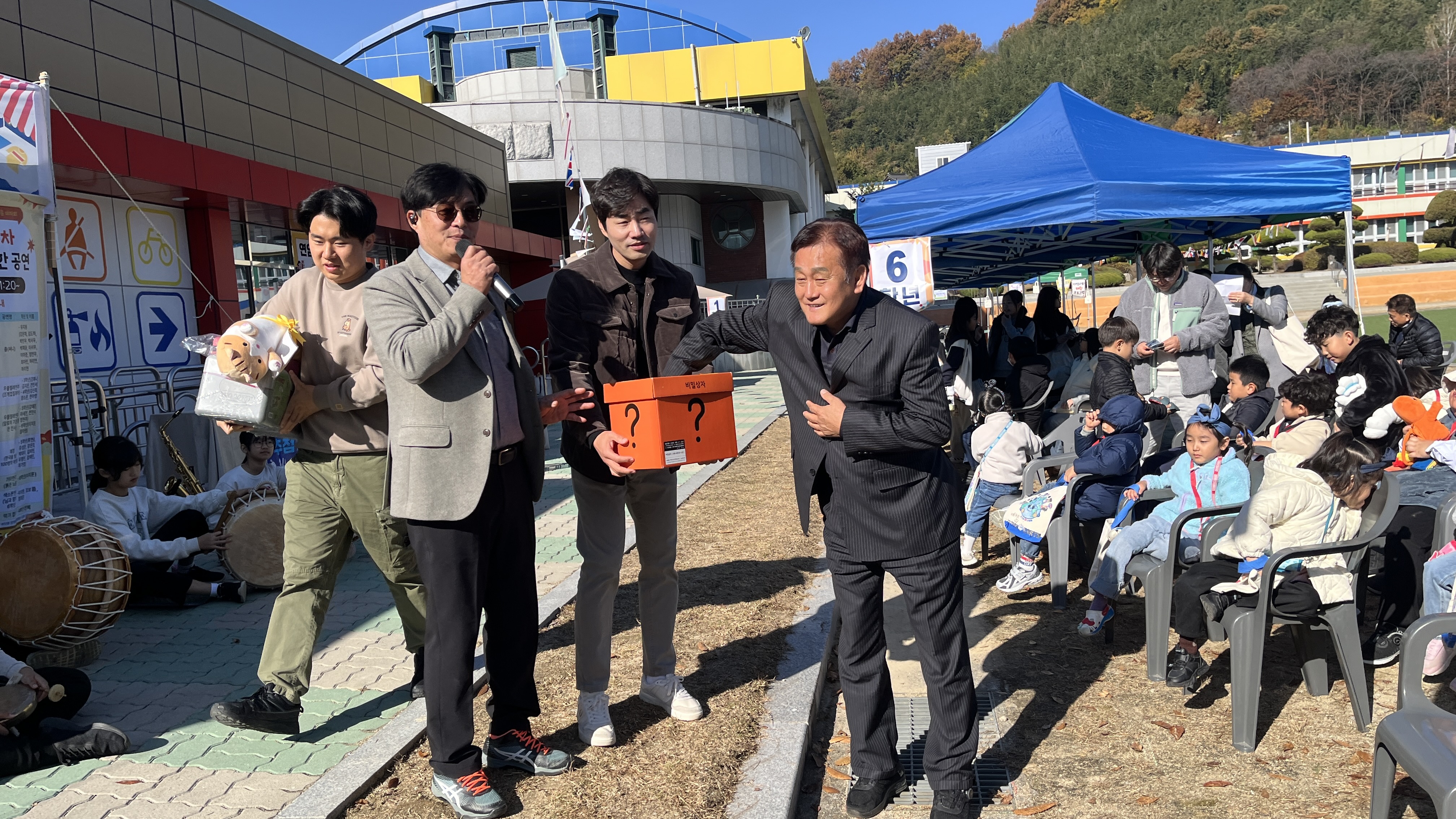 안의초,바자회를 통해 나눔의 가치를 꽃피우다 - 관련이미지1