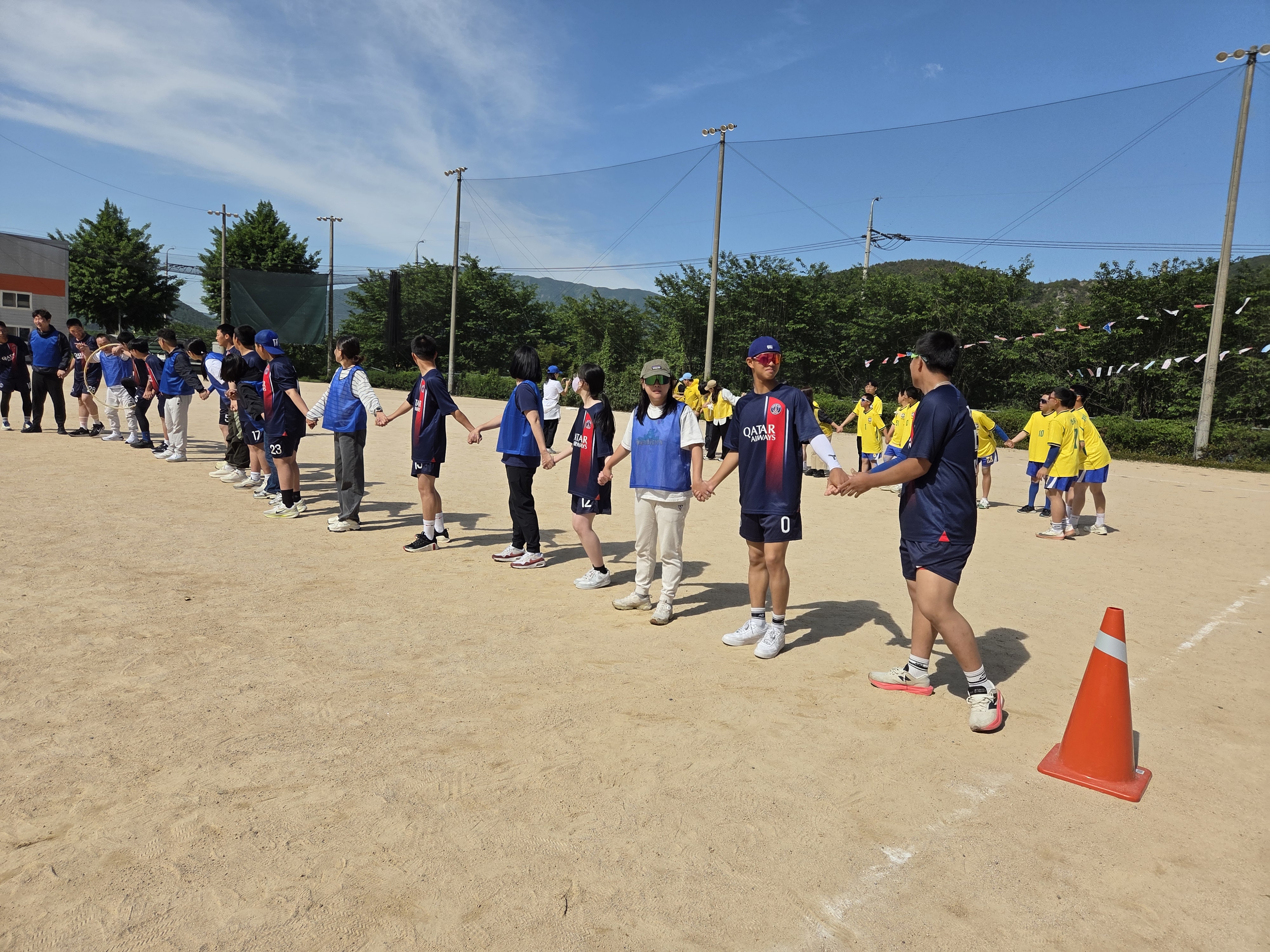 원동중학교, 교육공동체가 함께 뛰는 원동 어울림 체육의 날 개최 - 관련이미지2