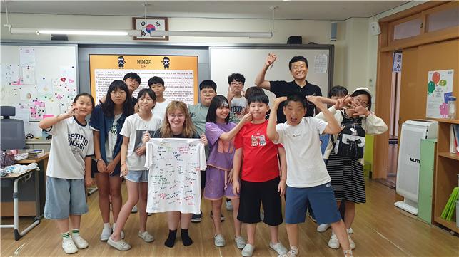 김해삼성초, 원어민 보조교사와 함께하는 ‘여름방학 영어캠프’성황리에 마무리 - 관련이미지3