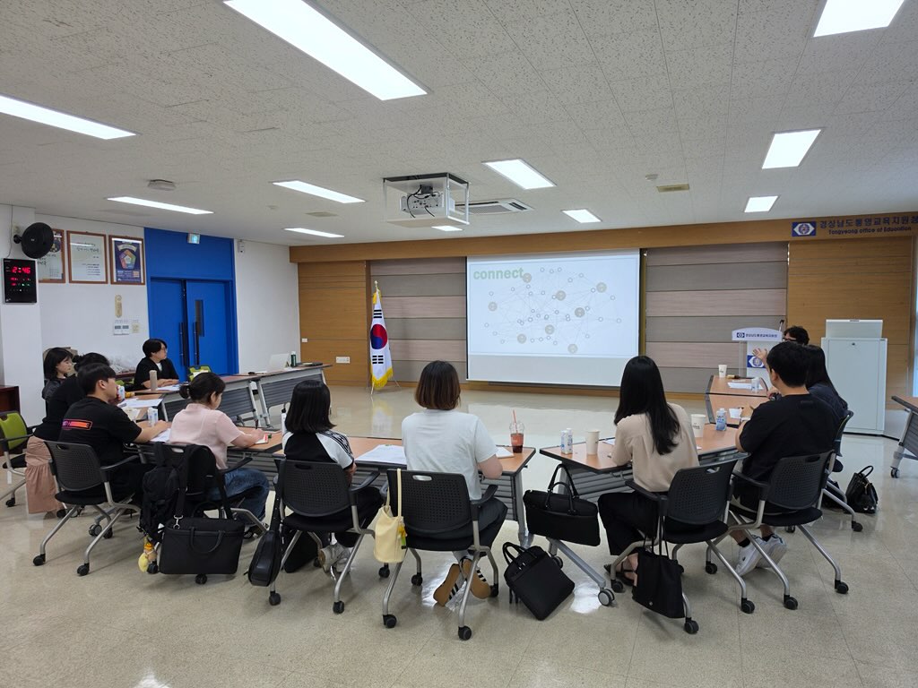 [통영교육지원청] 「AI·디지털 기반 지역 연계 교육과정 설계 연수」 운영 - 관련이미지2