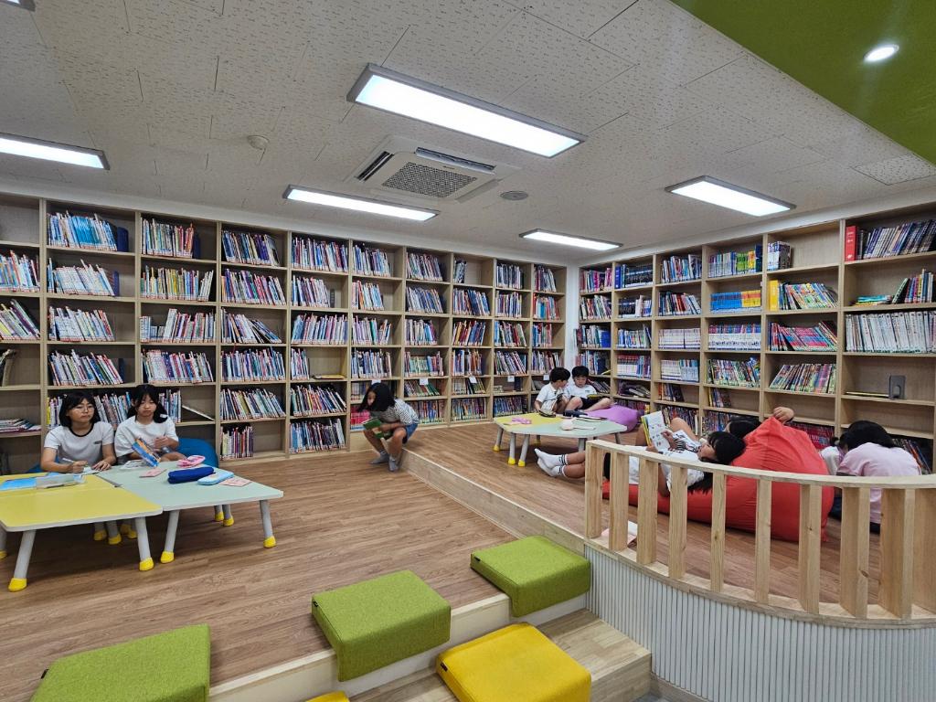 “미리벌초, 새롭게 단장한 도서실에서 책과 함께 꿈을 키워요!” - 관련이미지1