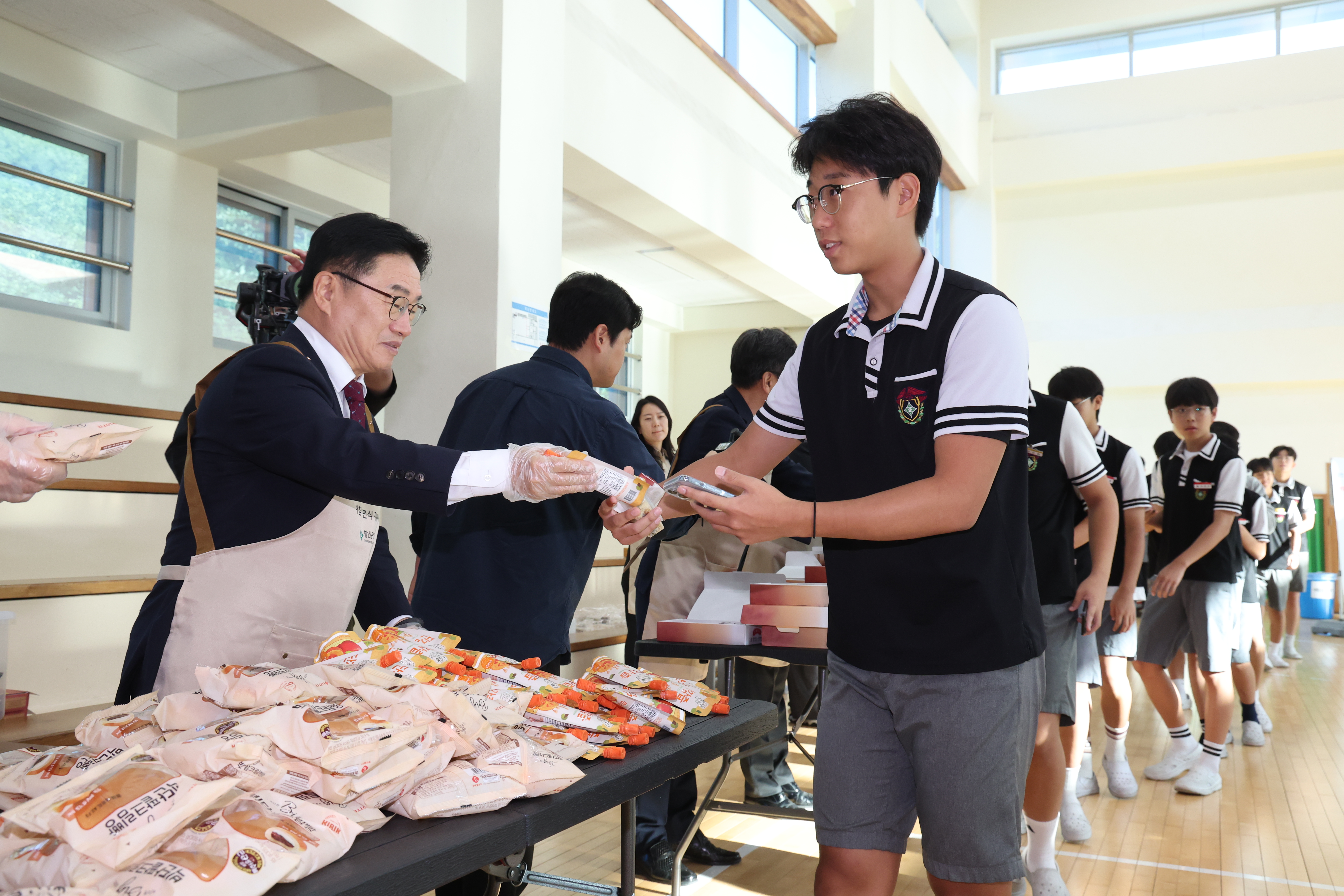“아침 챙겨 건강하게 하루 시작” 권순기 교육감, 창신중 아침간편식 현장 찾아 - 관련이미지1