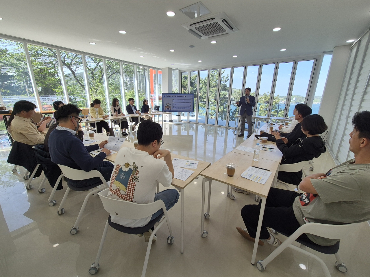 남해교육지원청, ‘복합·위기 학생의 촘촘한 지원’을 위한 학생맞춤통합지원 학교 담당자 역량 강화 연수 개최 - 관련이미지2