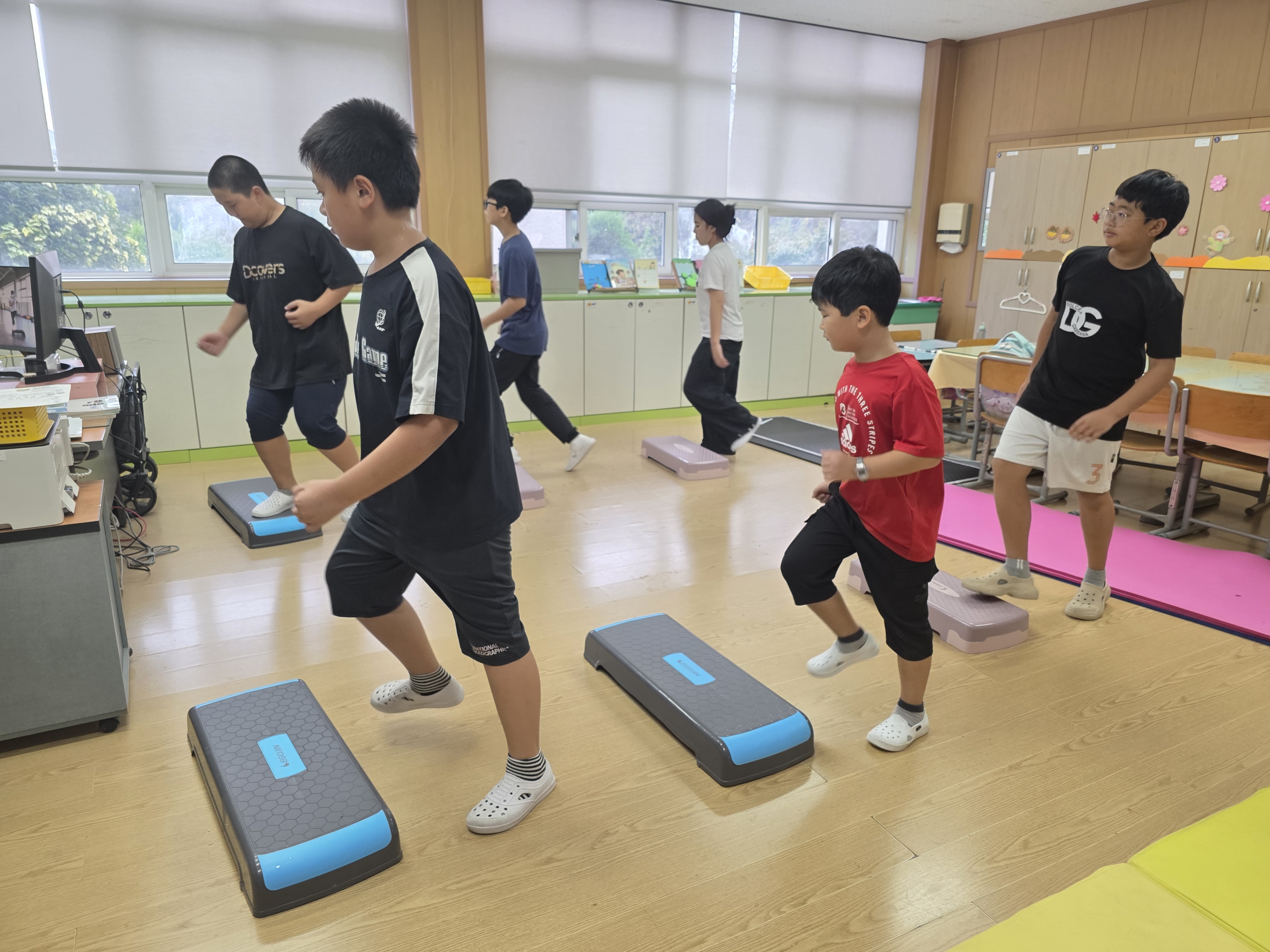 묵계초청암분교, 건강체력교실로 기초 체력 혁신! 육상·레슬링 대회 입상 쾌거 달성 - 관련이미지2