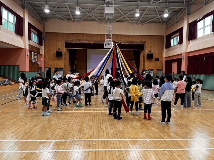 양덕솔빛유치원-감천초 유초이음 전래놀이 한마당 개최 - 관련이미지1