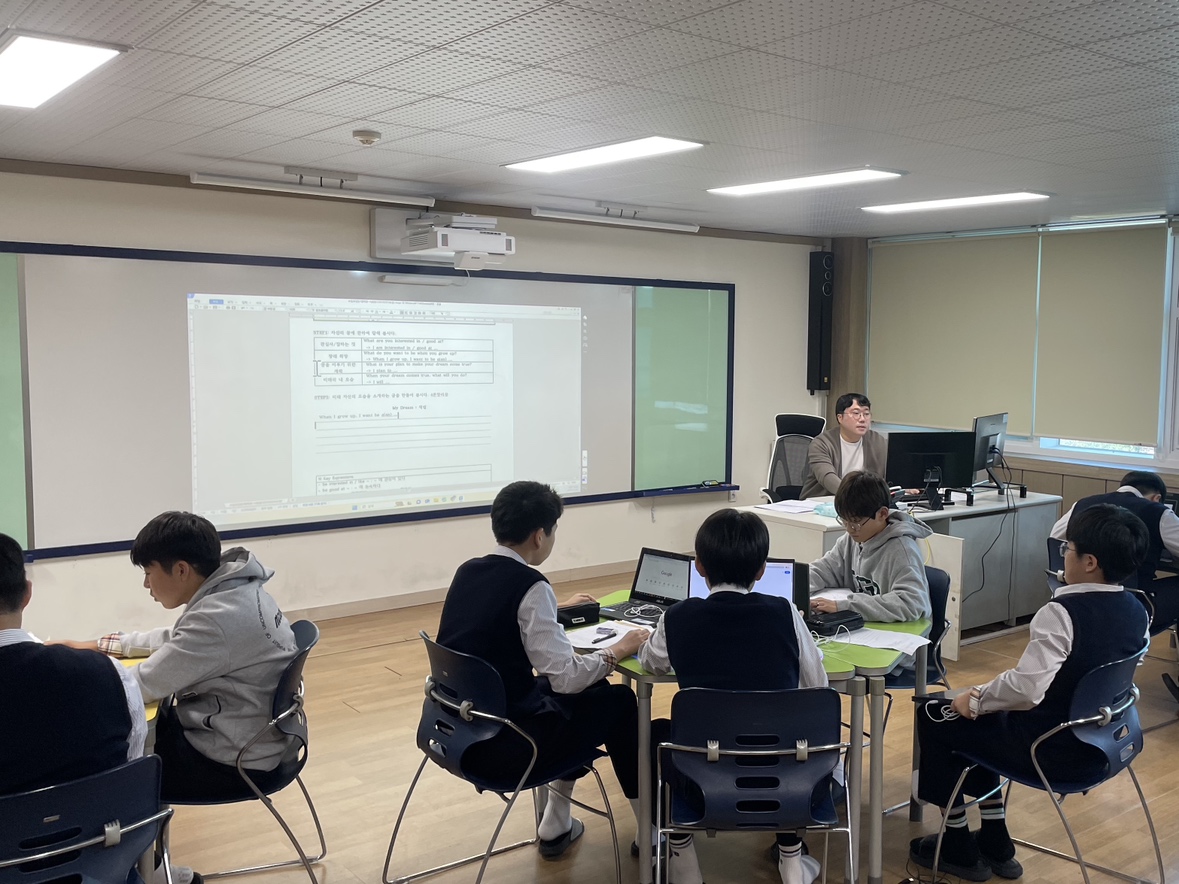 철성중학교, 디지털 기반 학생 맞춤교육 연구학교 운영보고회 개최 - 관련이미지3