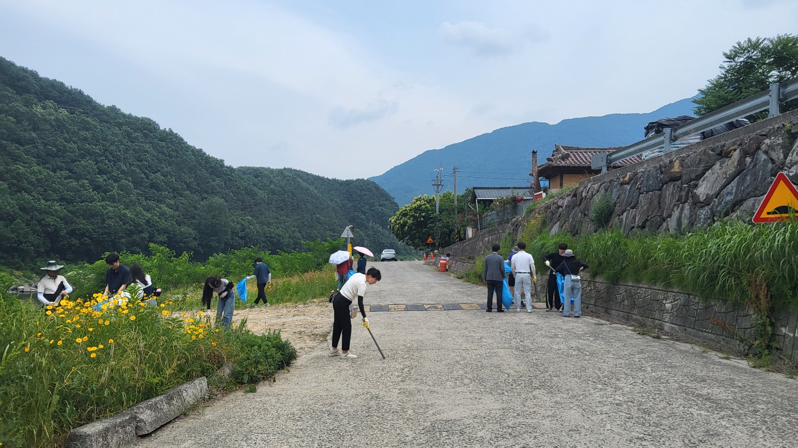 산청교육지원청, 제4회 환경교육주간 맞이‘청렴 줍깅’실시 - 관련이미지2