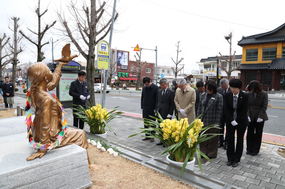경남교육청, 인권·평화 조형물 ‘기억과 소망’ 여덟 번째 추모식 개최 - 관련이미지2
