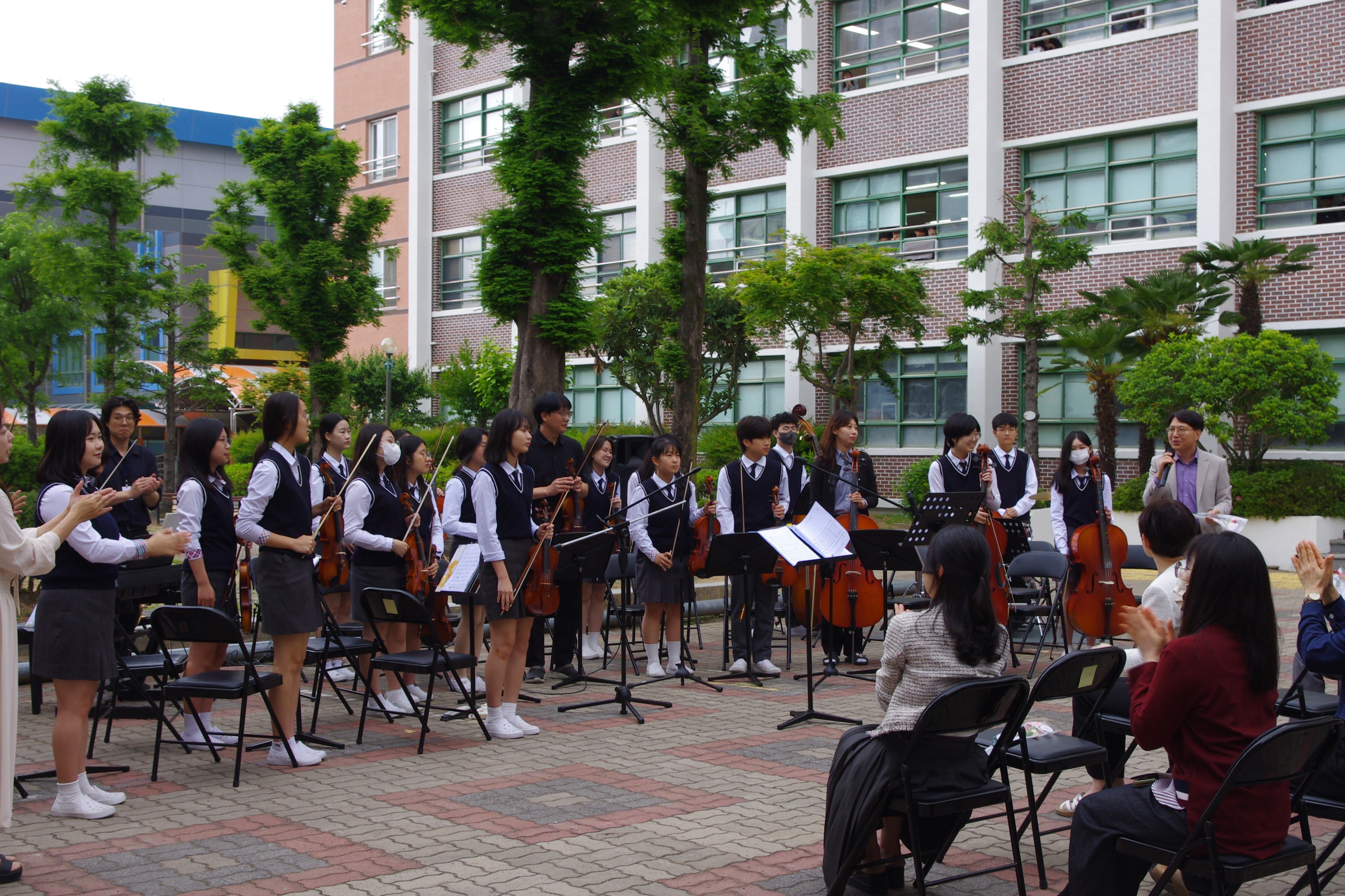 안남중학교, 사제동행 스승의 날 기념 미니콘서트 '우리, 함께 만든 울림' 열어  - 관련이미지2