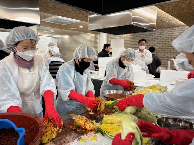 남해교육지원청, 지방공무원 노·사합동 사랑나눔 봉사활동 진행 - 관련이미지2