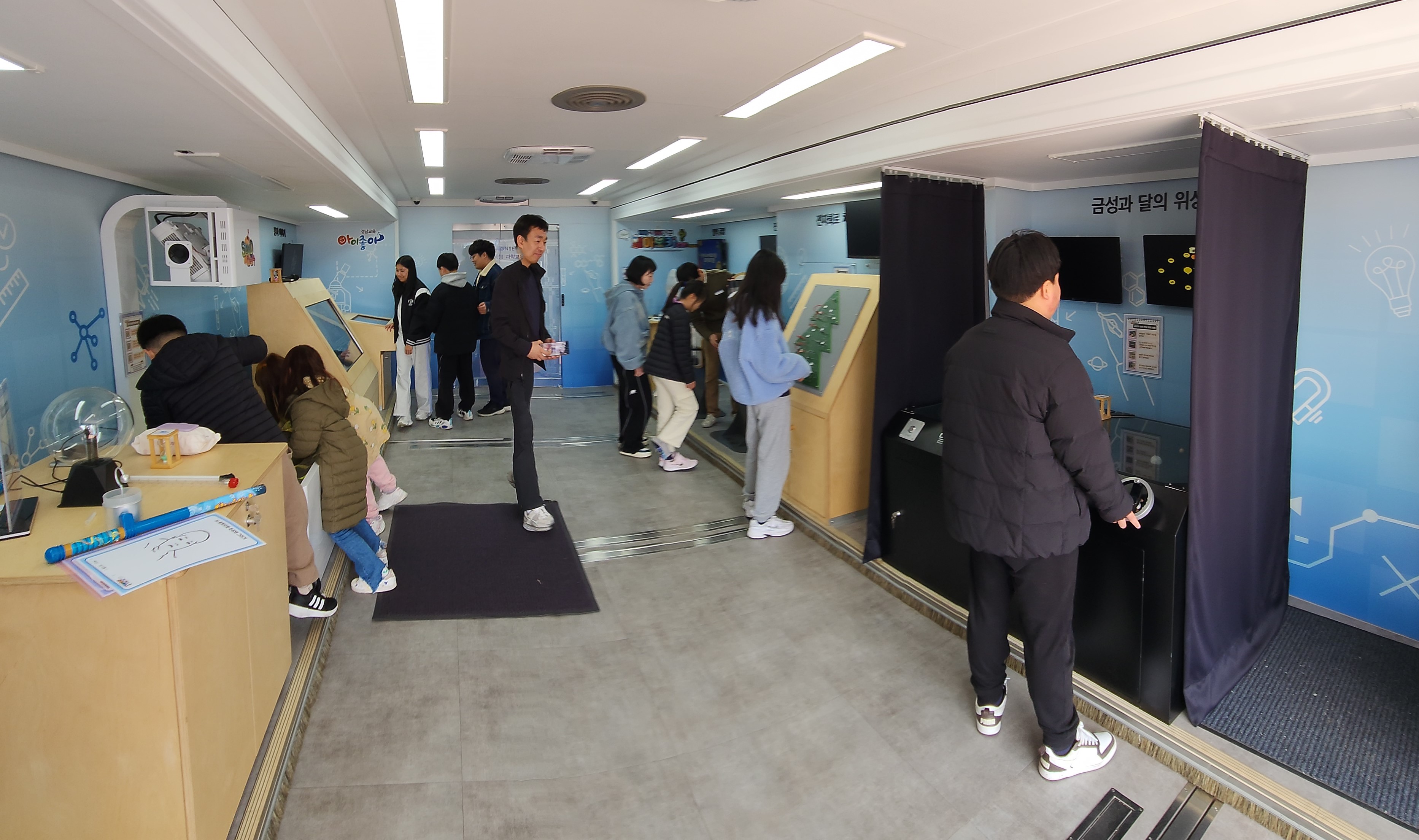 경남과학교육원, 2025년 이동과학관 ‘알아보카’ 첫 운행 - 관련이미지3