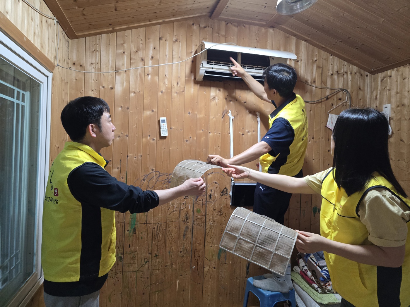 고성교육지원청, 관내 학생 주거 환경개선 봉사활동 펼쳐 - 관련이미지2