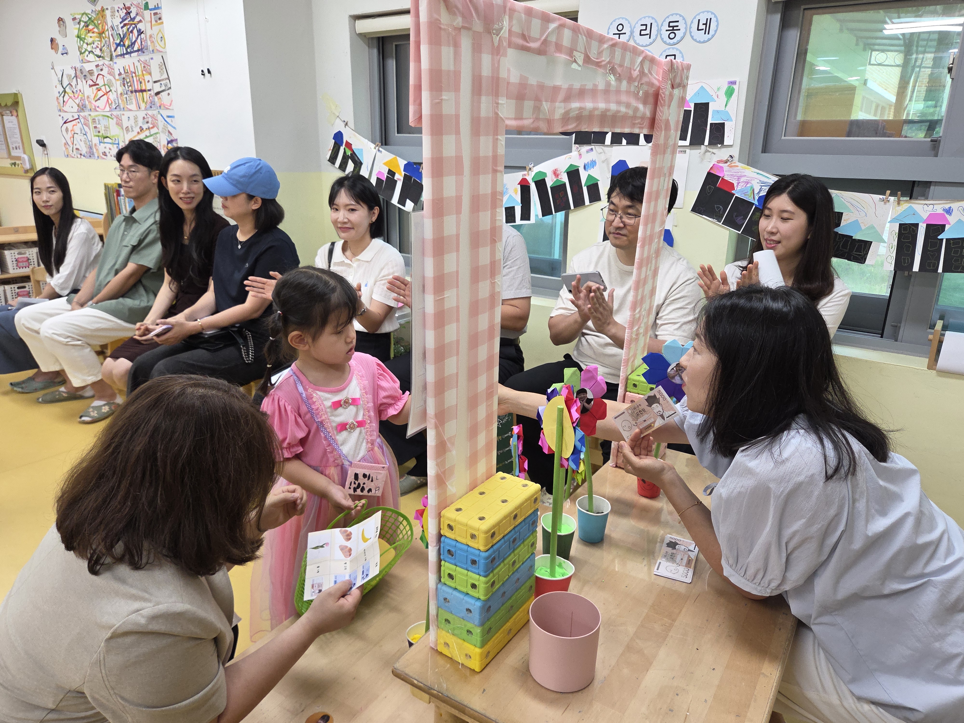 “엄마, 아빠! 함께 놀고 배워요!” - 의창초등학교병설유치원 학부모와 함께하는 공개 수업 실시 - - 관련이미지1