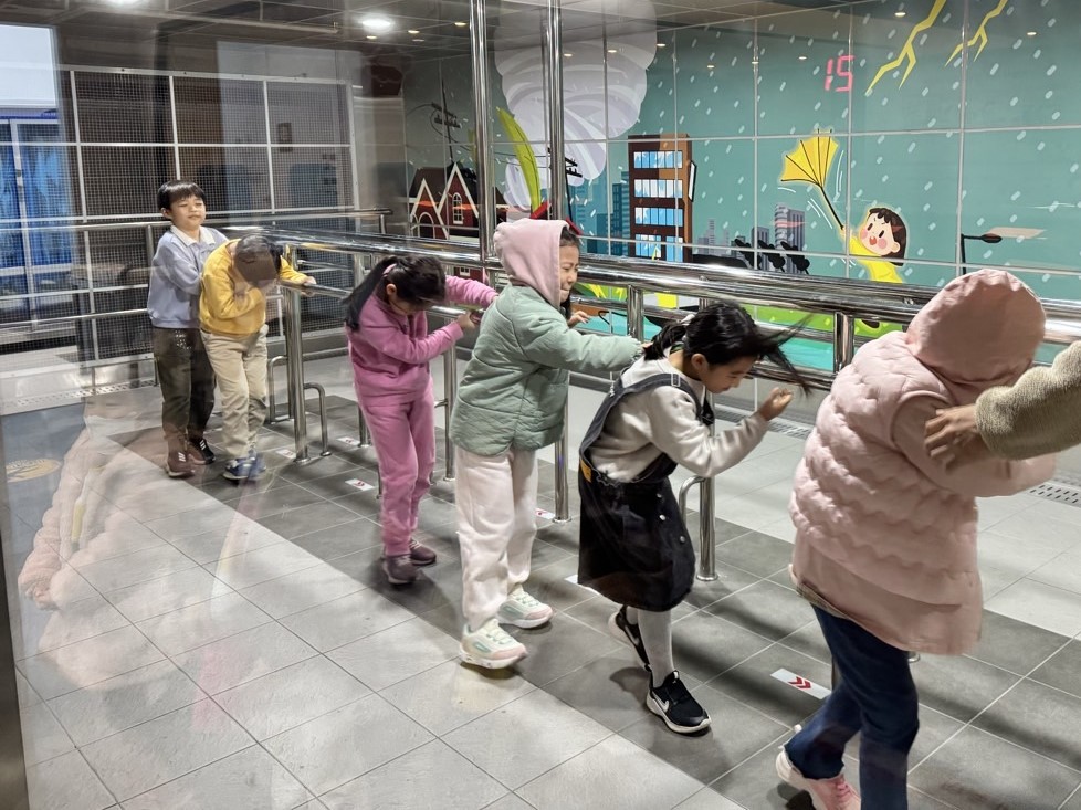 도산초, 안전하고 행복한 생활을 위한 한걸음 ‘경남안전체험원’ 체험학습 실시 - 관련이미지2