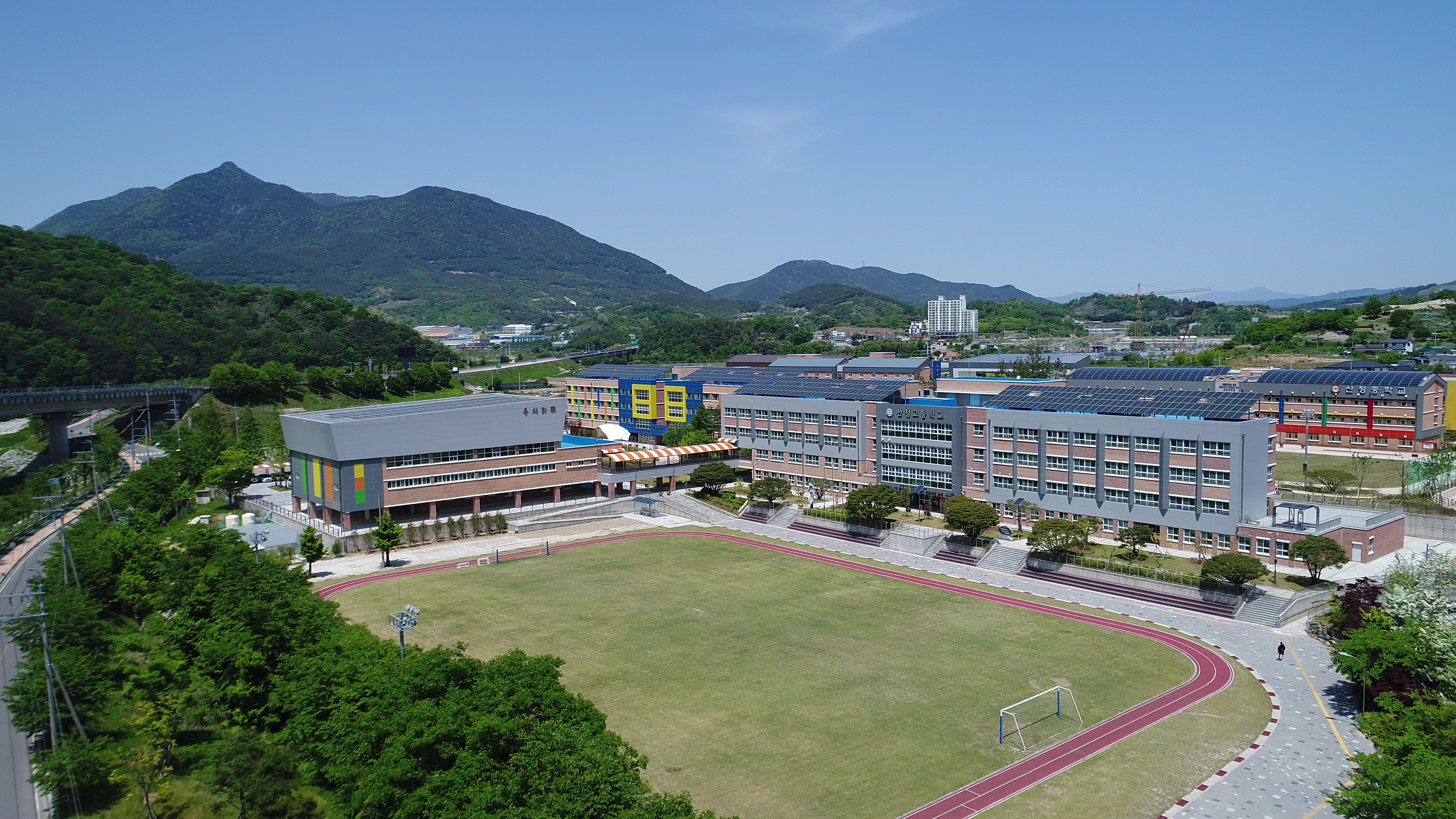 산청고 ⌜역대 최고 대입 성과로  농어촌거점기숙형 명문고로 우뚝⌟  - 관련이미지2