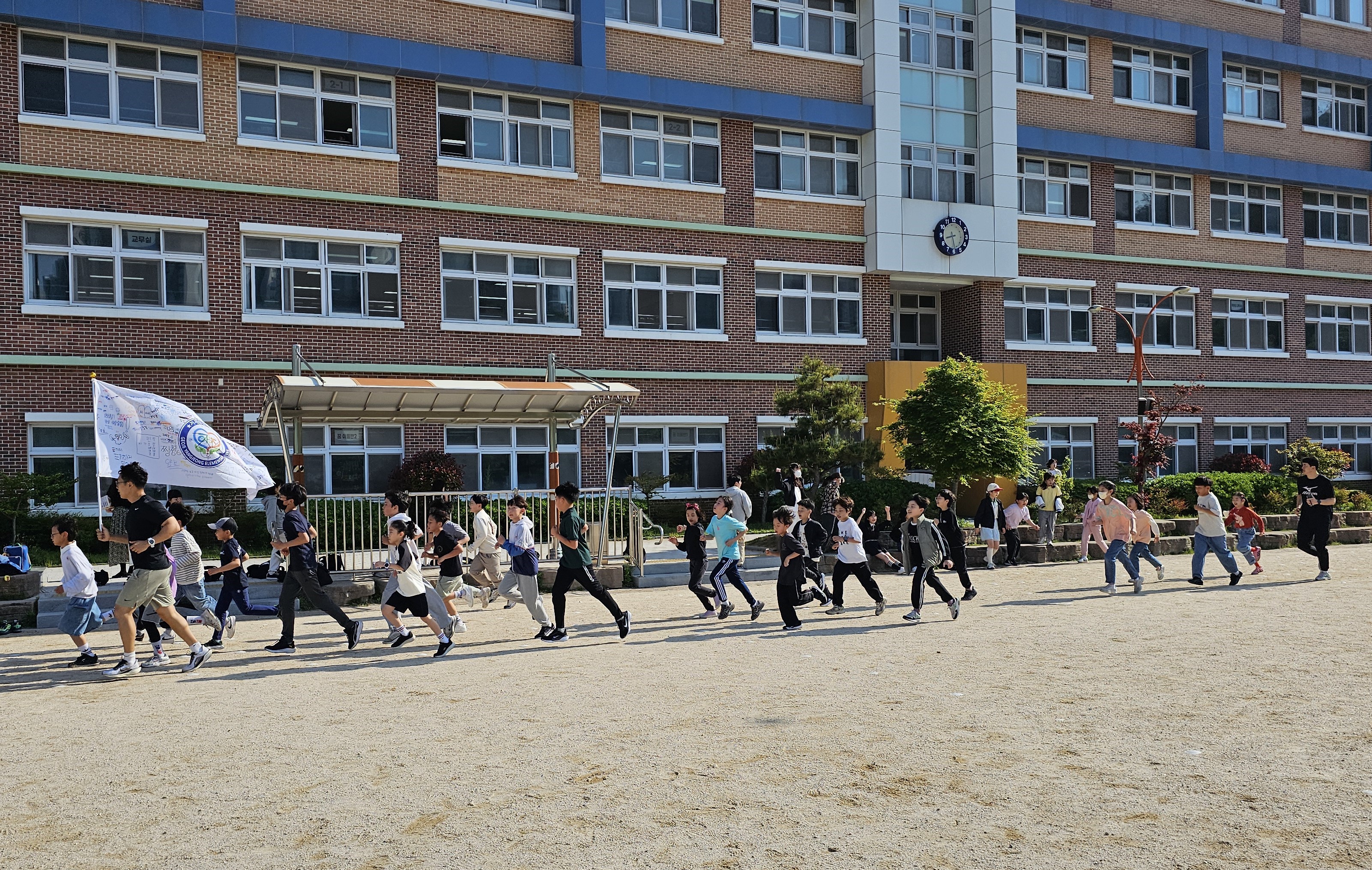 거제양정초등학교,‘인성역량 신장 건강달리기’진행 - 관련이미지2