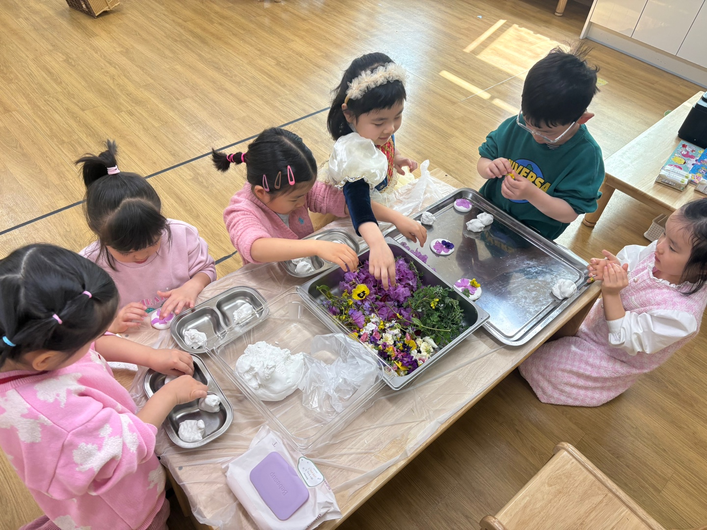 가촌초병설유치원, 삼월 삼짇날 이야기 “예쁜 진달래 봄꽃 전을 만들었어요” - 관련이미지1