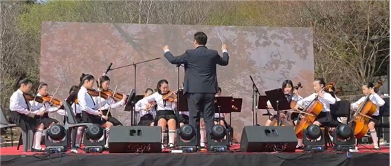 봄의 시작을 알린 첫 선율, 북부동 눈꽃축제 연 김해신명초등학교 오케스트라 - 관련이미지2