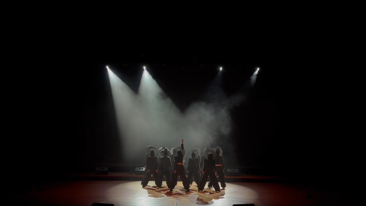 ‘춤으로 전한 열정의 11월’ – 마산무학여중 ‘어도러블’, 지역 무대 3회 공연으로 빛나다 - 관련이미지3