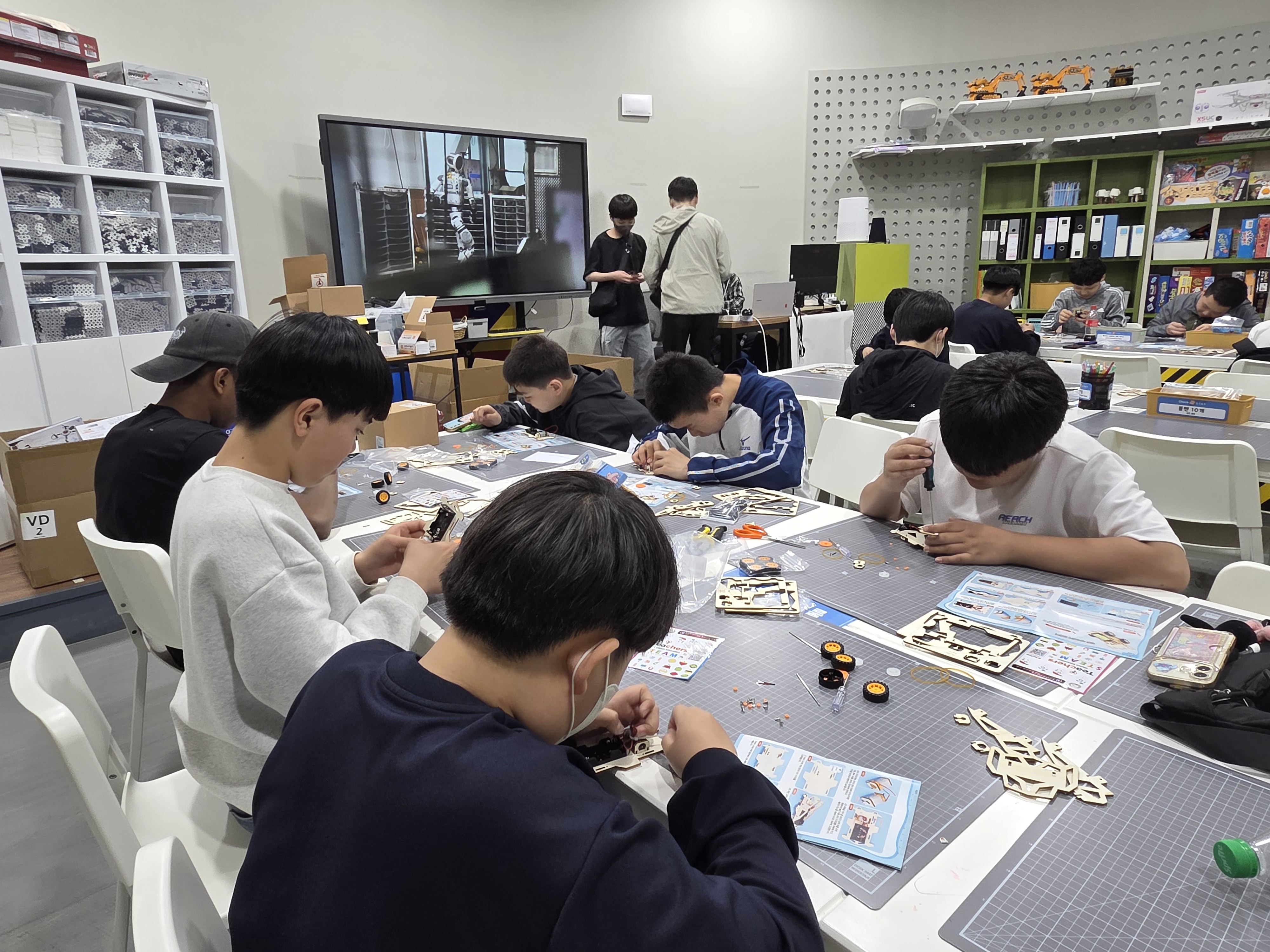 “로봇으로 미래를 배우다”자유학기 진로탐색 활동 - 관련이미지2