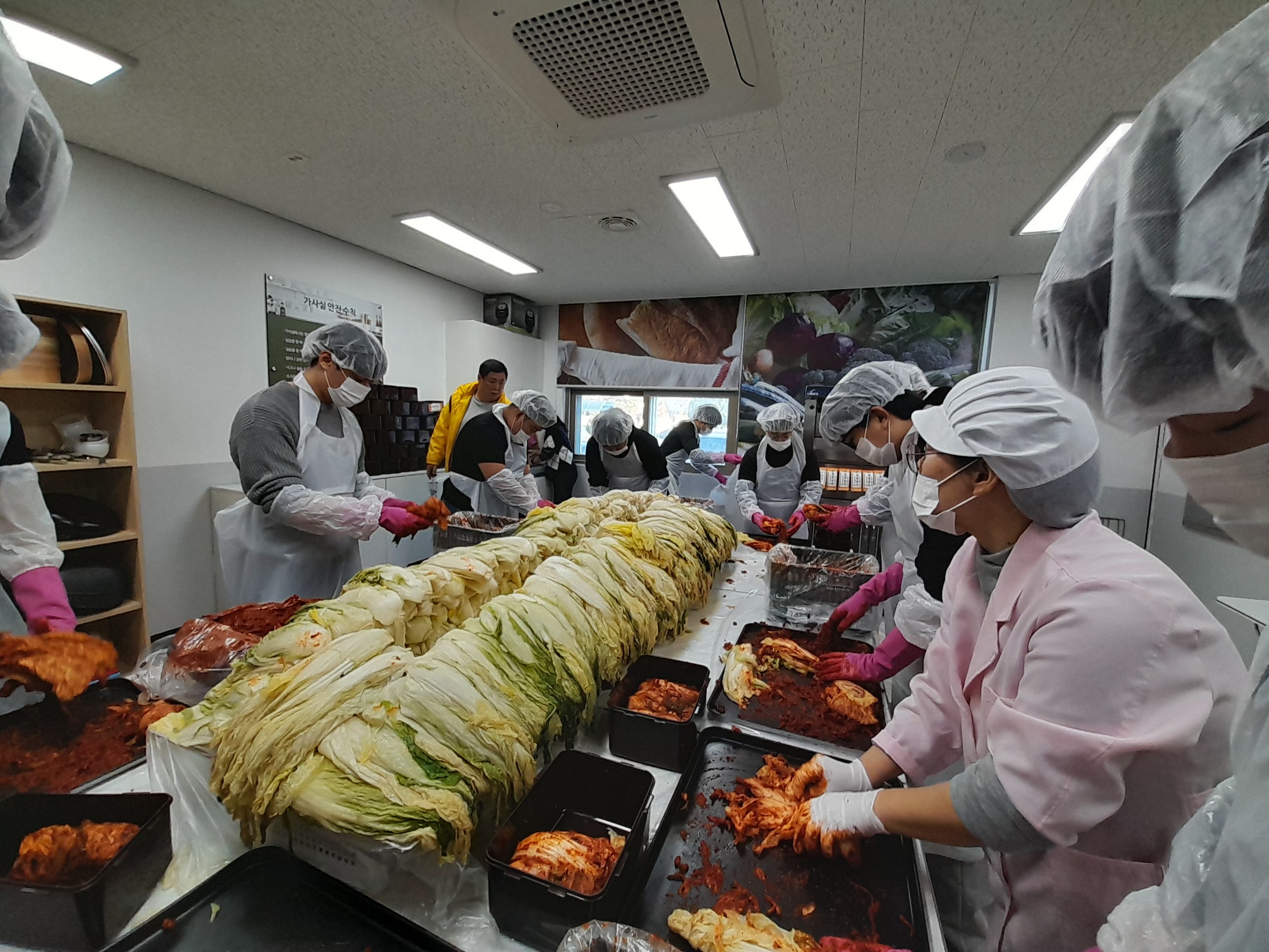 낙동강학생교육원 칠북분원,  ‘사랑의 김치 나눔’ 봉사활동 실시 - 관련이미지3
