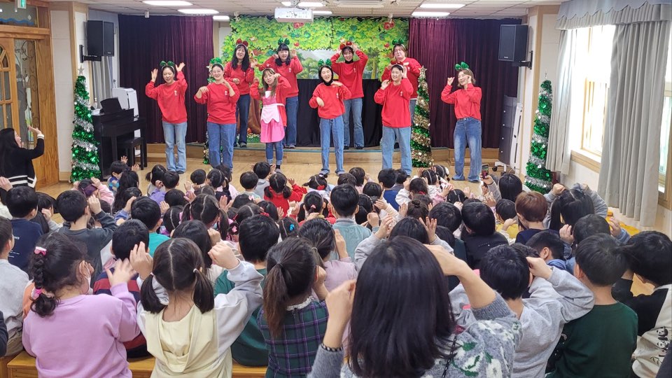 “엄마의 선물” 김해유치원 학부모 동아리 공연 - 관련이미지3