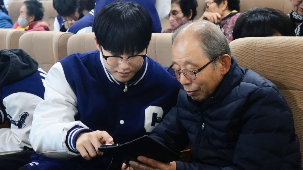 창선고, 노인대학과 함께하는 디지털 배움 동행 - 관련이미지2