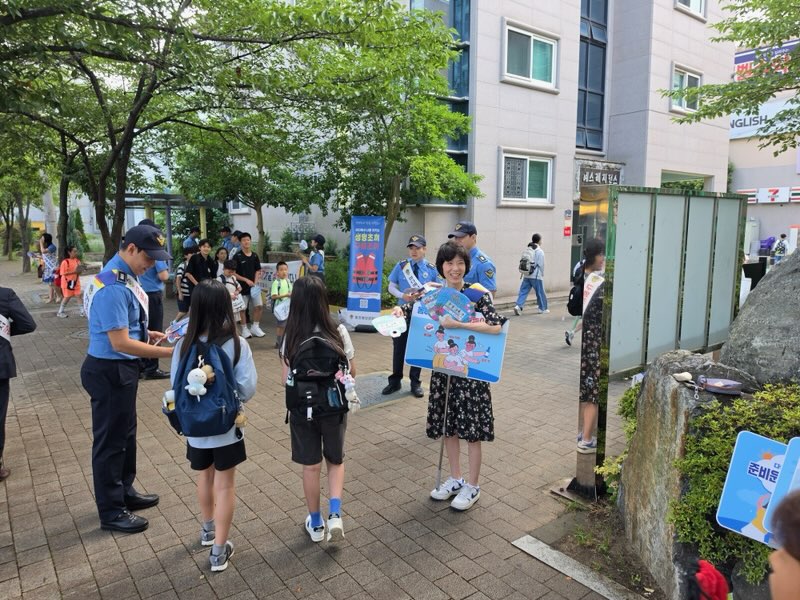 [통영교육지원청] 여름철 수상안전사고 예방 캠페인 실시 - 관련이미지4