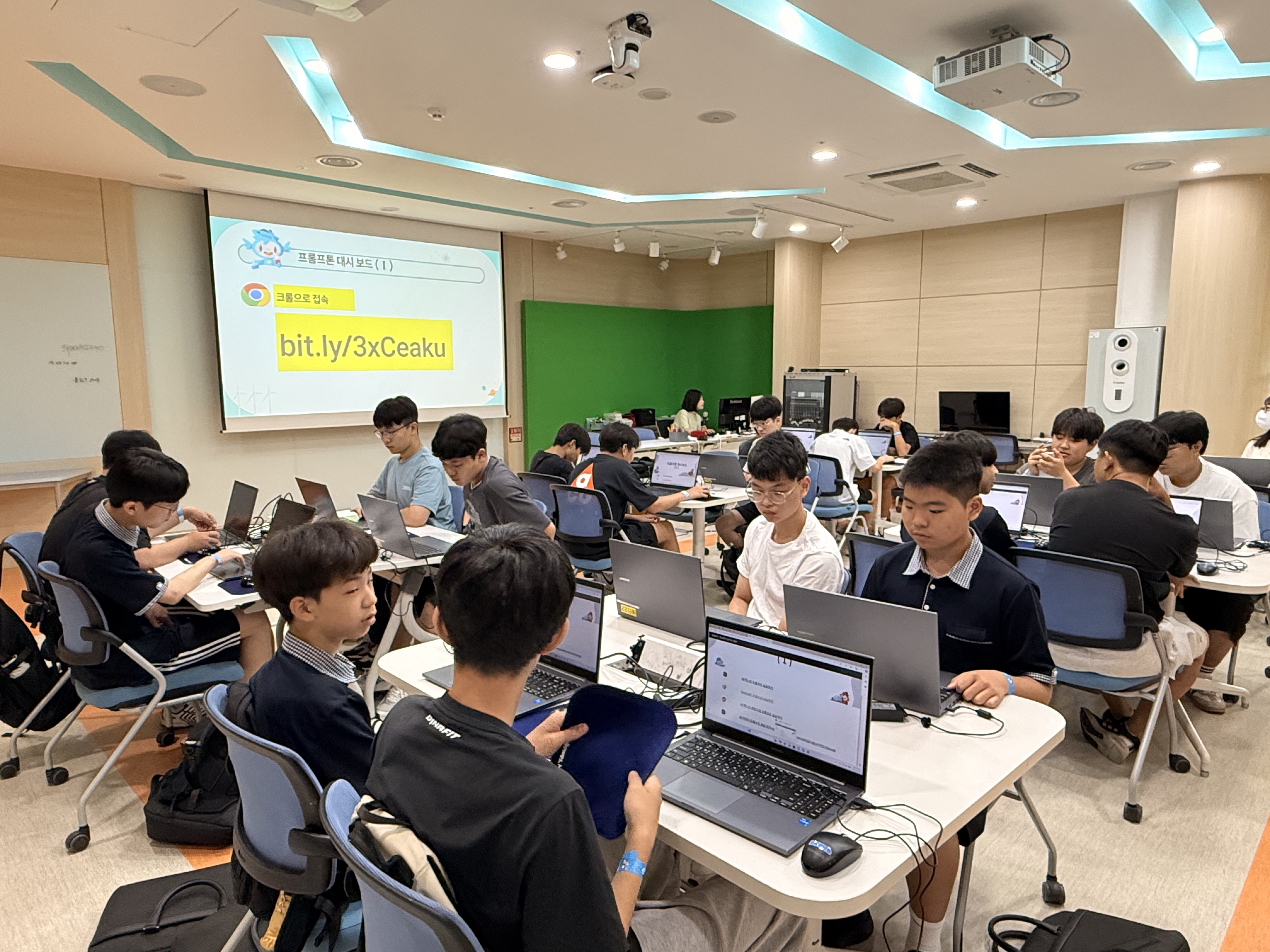 함안중, “첨단 과학기술을 체험하며 미래를 설계하다.”  - 관련이미지1