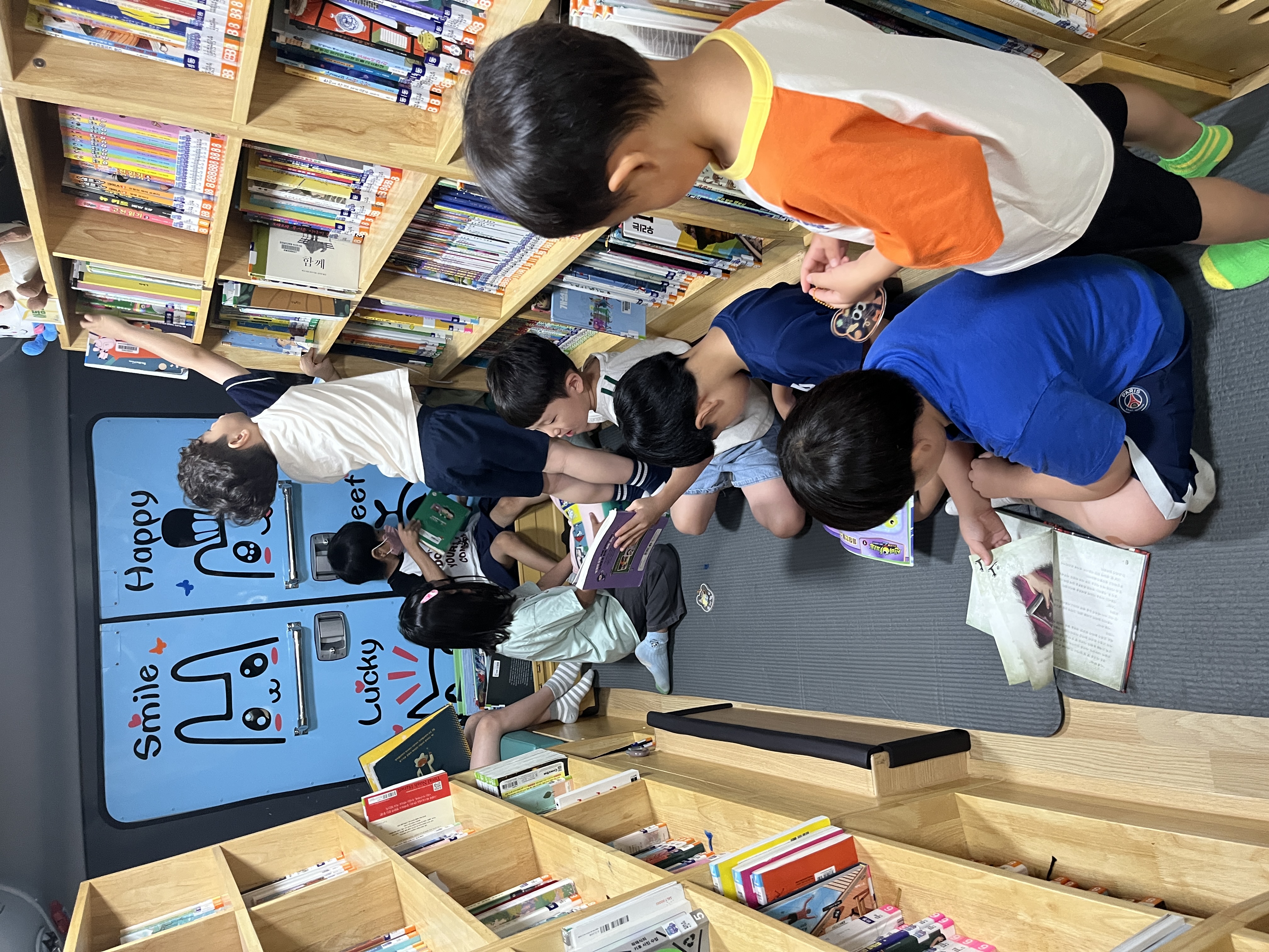 광려초등학교병설유치원, 책과 함께 떠나는 즐거운 여행 북버스 체험 - 관련이미지2