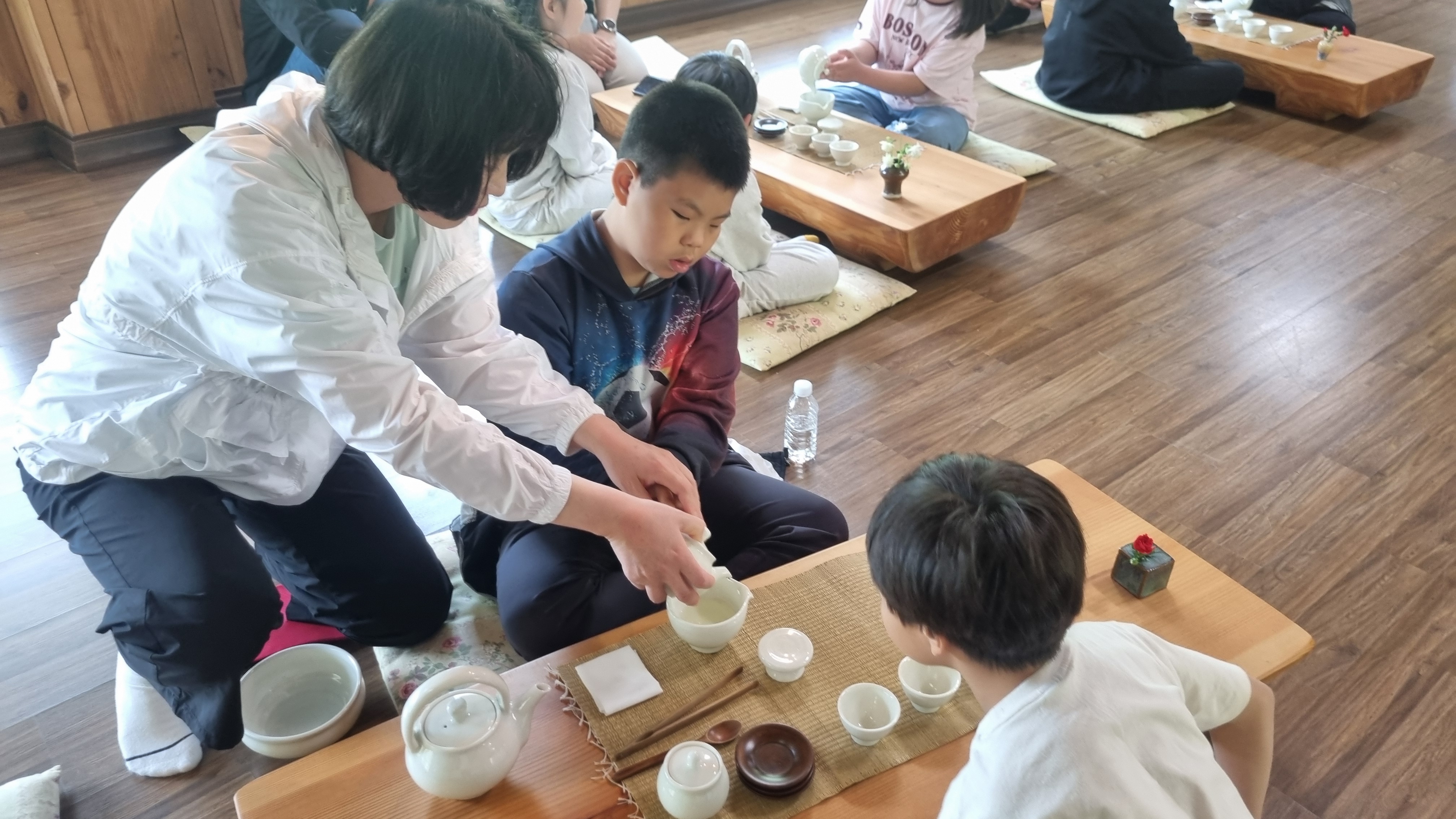 신천초, 산청 보명다원에서 다도체험실시 - 관련이미지1