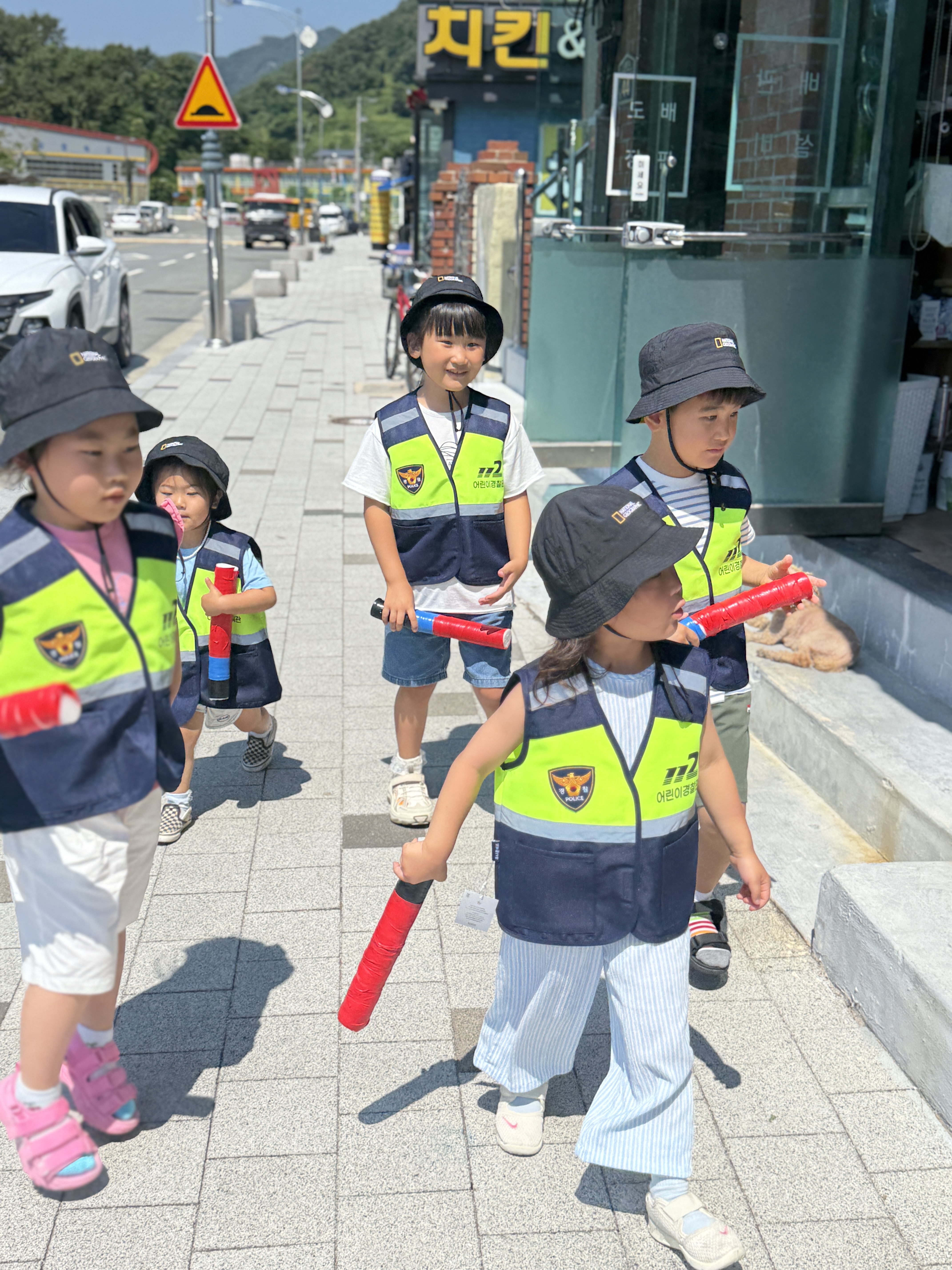사량초병설유,‘사량꼬마경찰관’활동으로 지역사회와 함께하는 유아교육 실현 - 관련이미지1